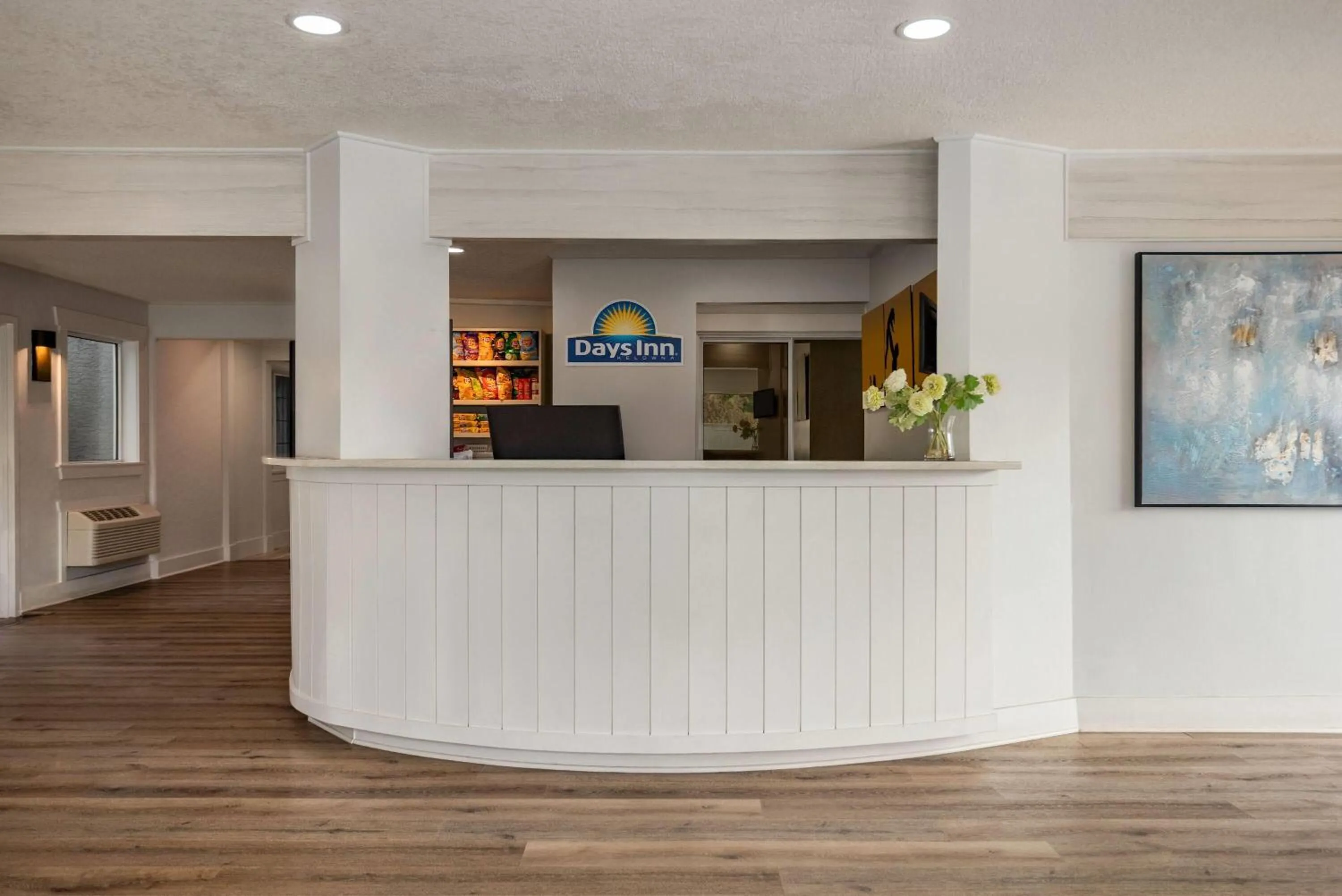 Lobby or reception in Days Inn by Wyndham Kelowna