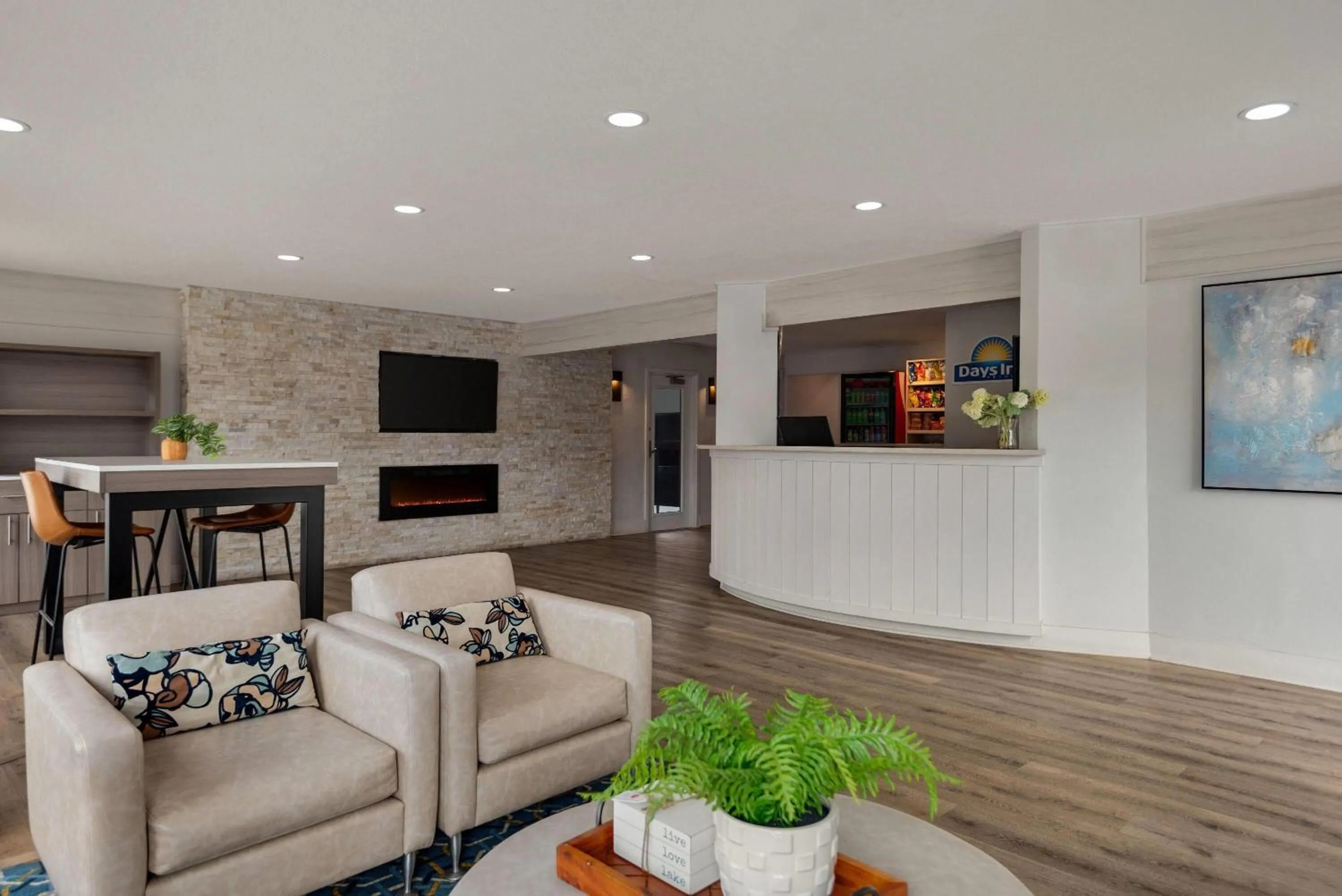 Lobby or reception in Days Inn by Wyndham Kelowna