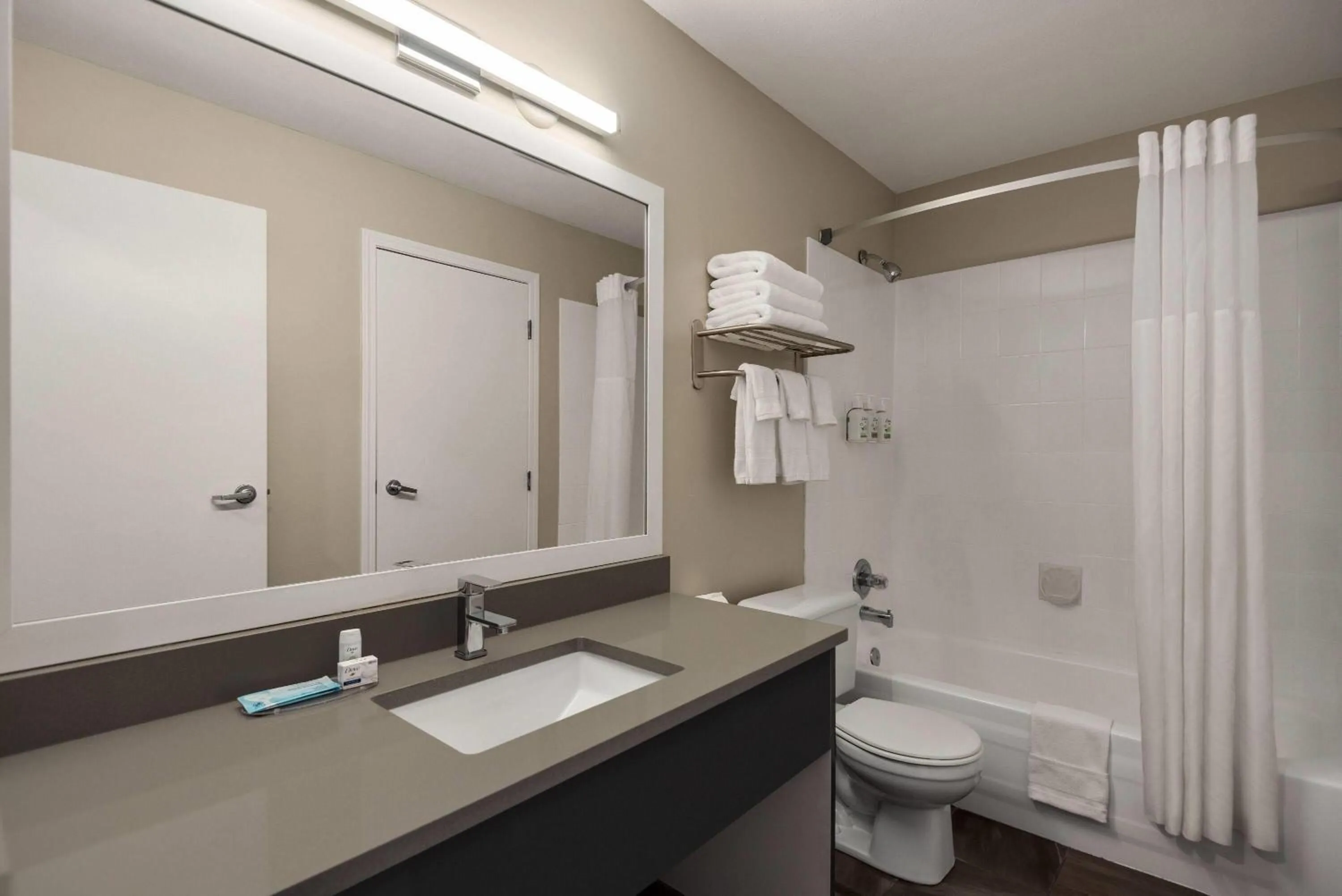 Bathroom in Days Inn by Wyndham Kelowna
