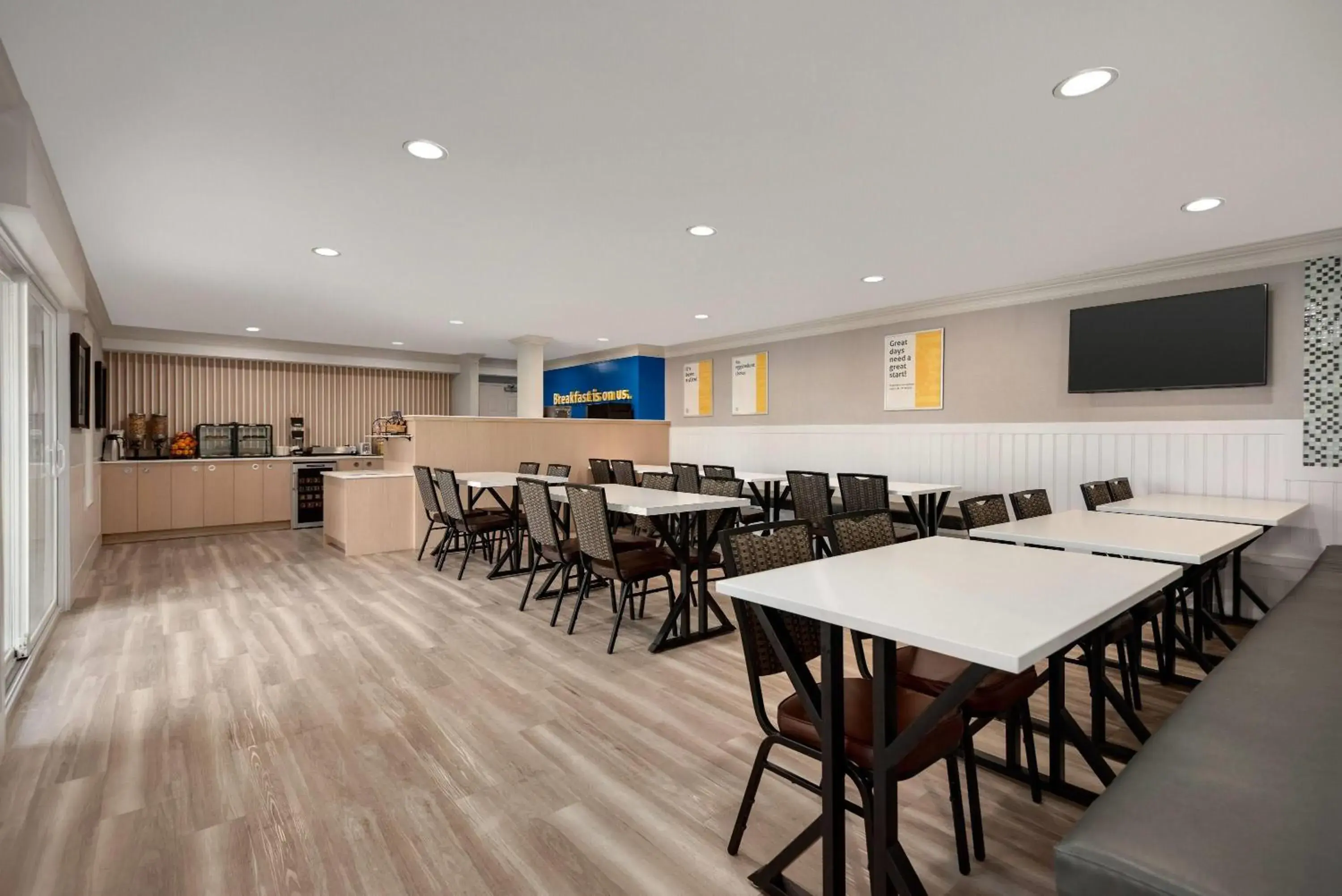 Breakfast in Days Inn by Wyndham Kelowna Breakfast in Days Inn by Wyndham Kelowna