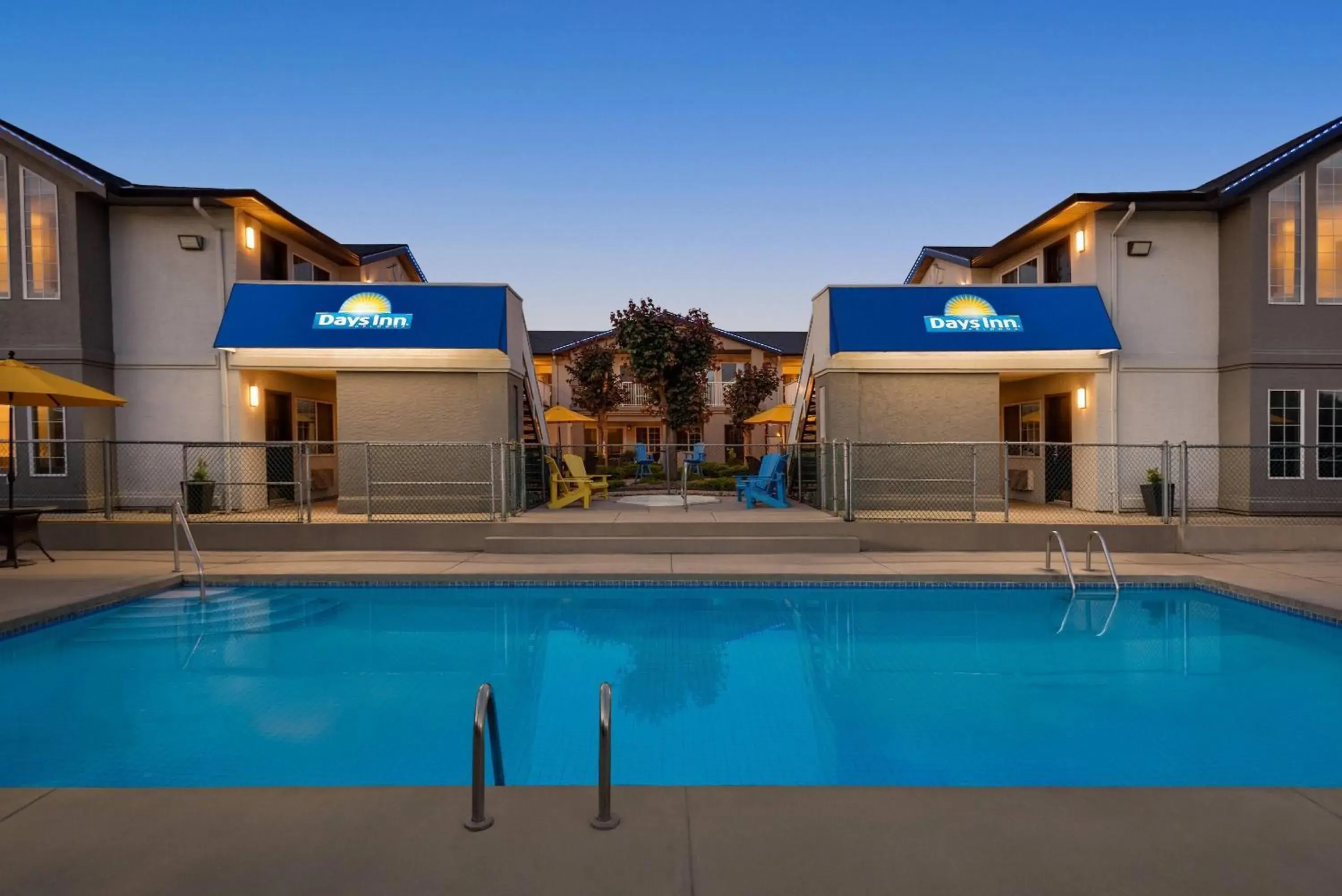 Swimming pool in Days Inn by Wyndham Kelowna Swimming pool in Days Inn by Wyndham Kelowna