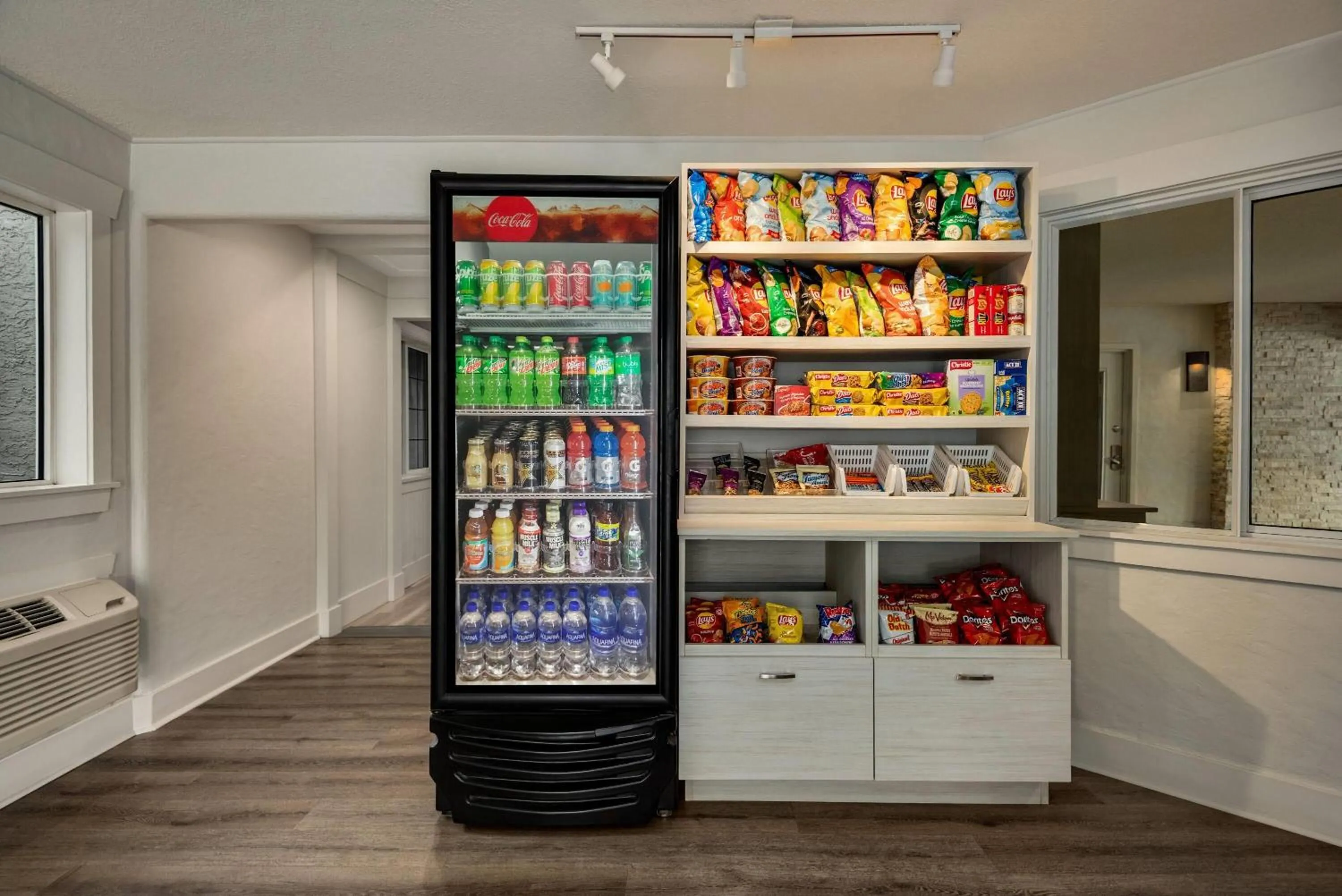 Food and drinks in Days Inn by Wyndham Kelowna