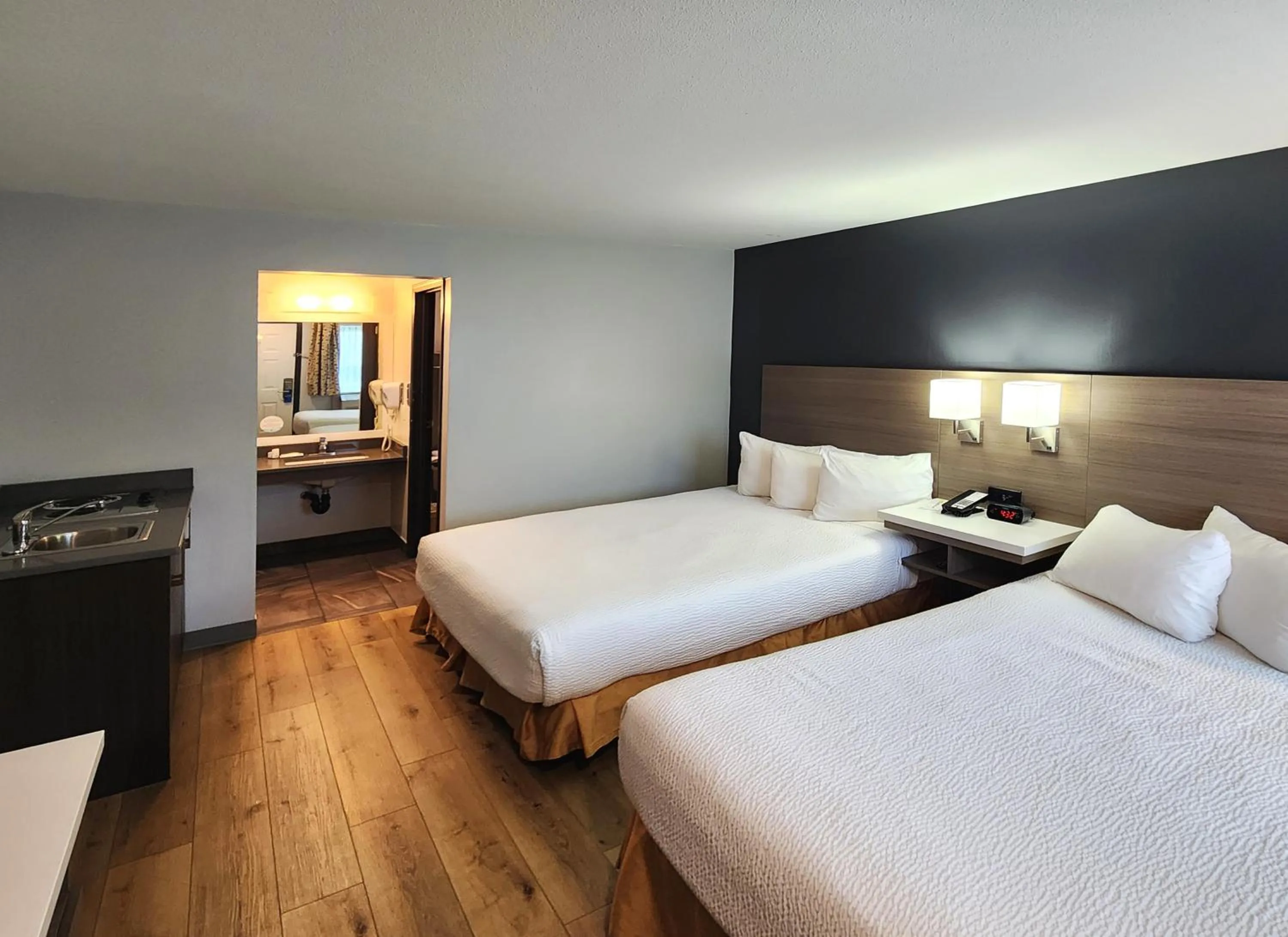 Bed in Days Inn by Wyndham Kelowna
