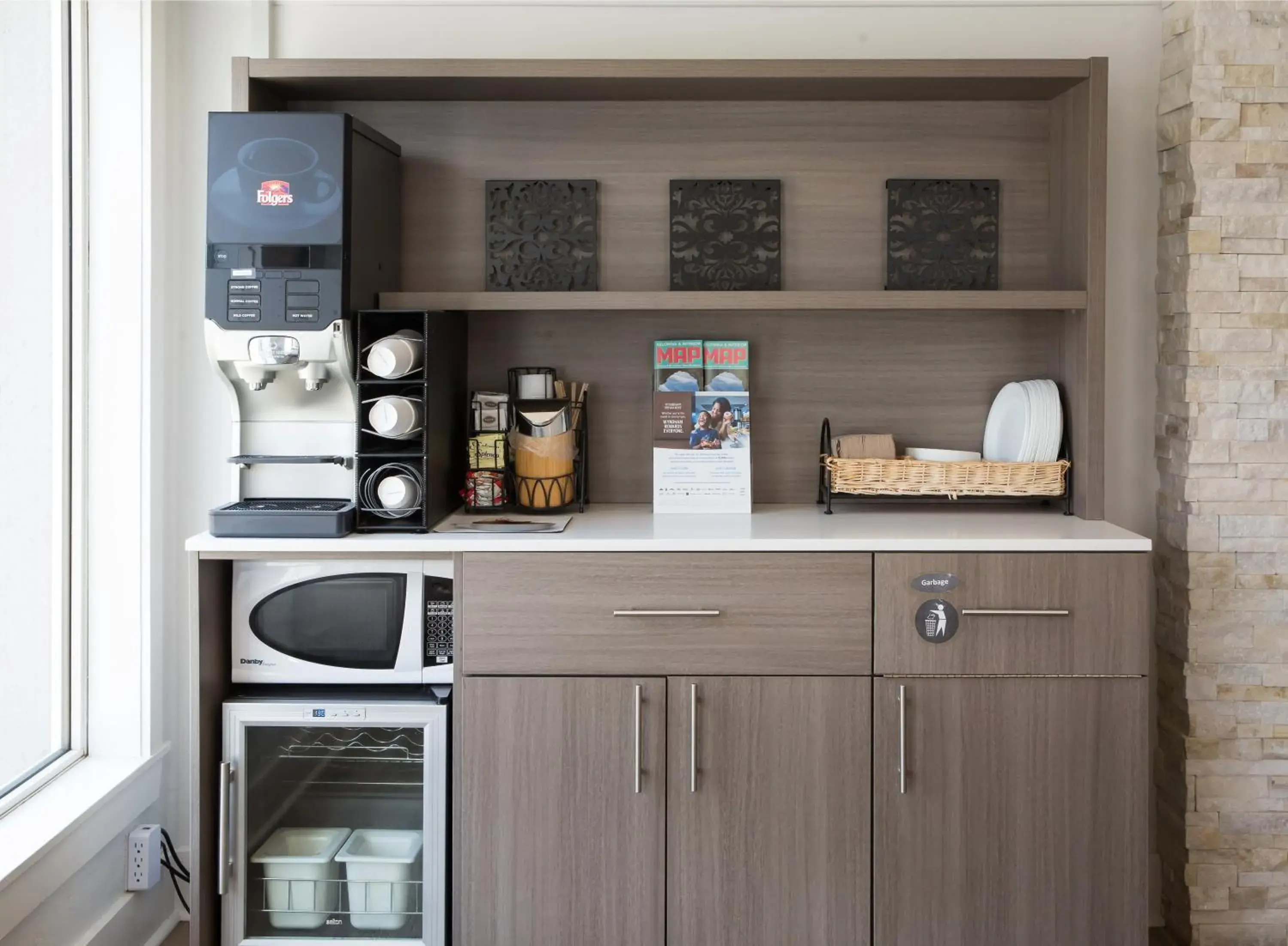 Lobby or reception in Days Inn by Wyndham Kelowna Lobby or reception in Days Inn by Wyndham Kelowna