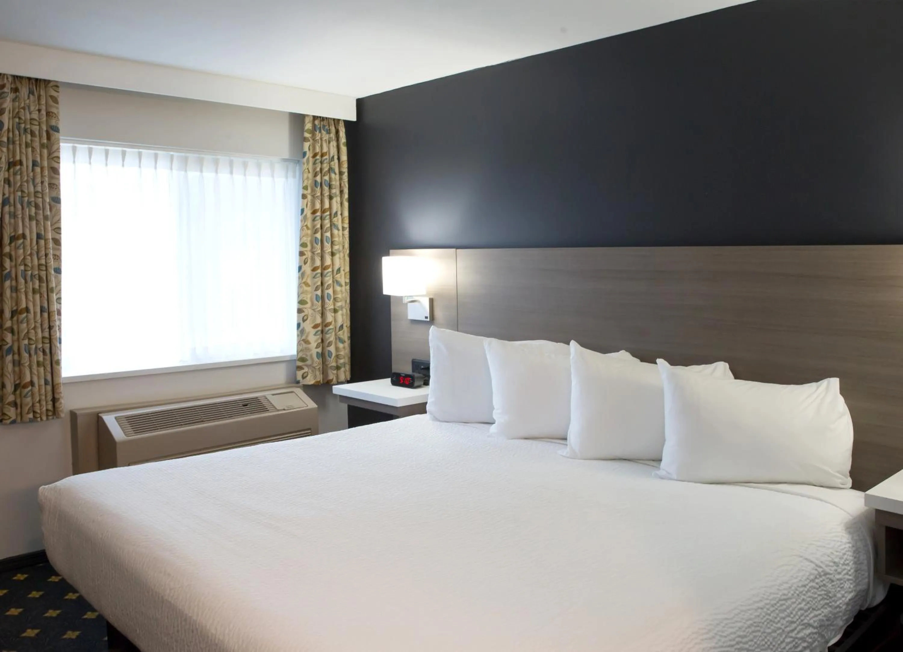 Bed in Days Inn by Wyndham Kelowna
