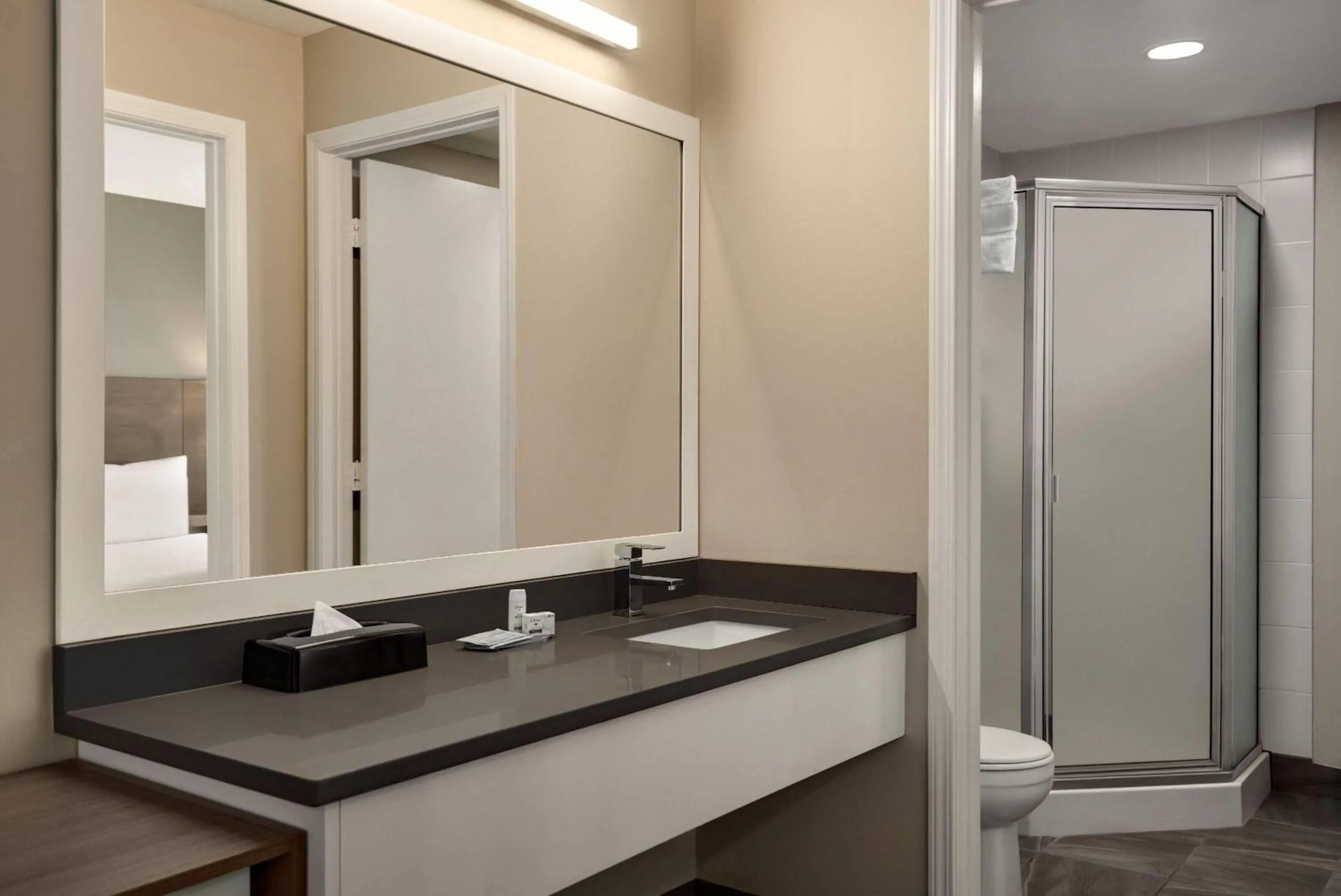 Bathroom in Days Inn by Wyndham Kelowna
