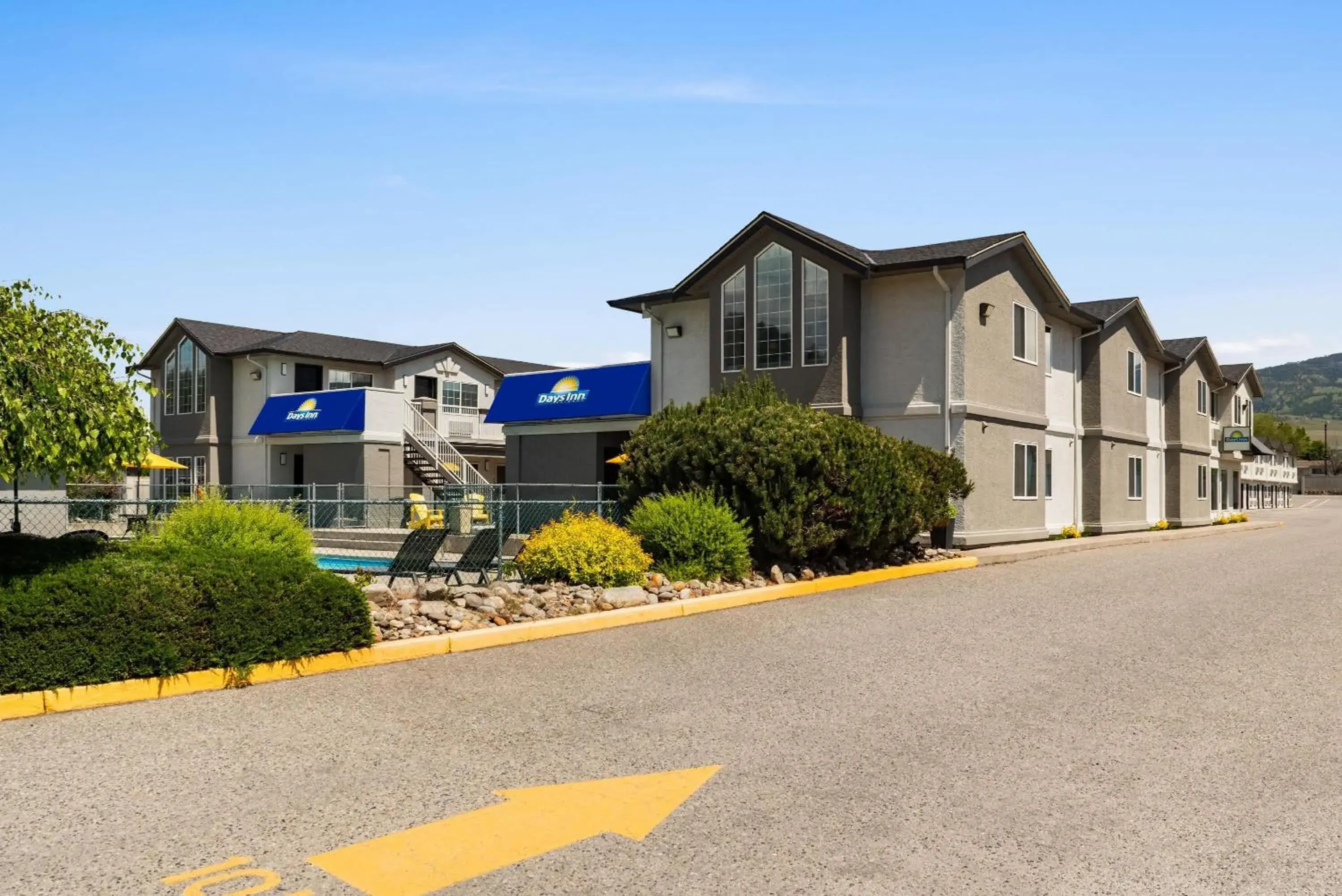 Property building in Days Inn by Wyndham Kelowna Property building in Days Inn by Wyndham Kelowna