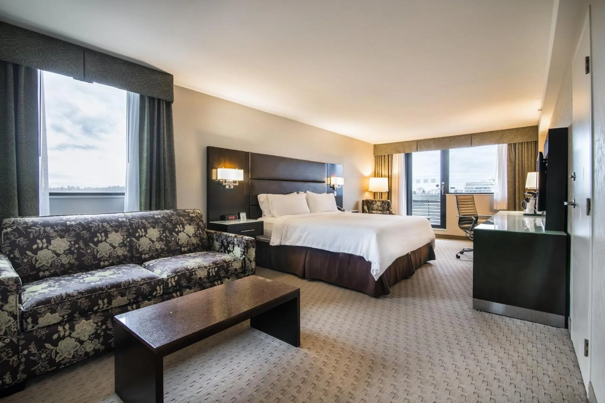 Photo of the whole room, Bed in Holiday Inn Vancouver-Centre Broadway by IHG