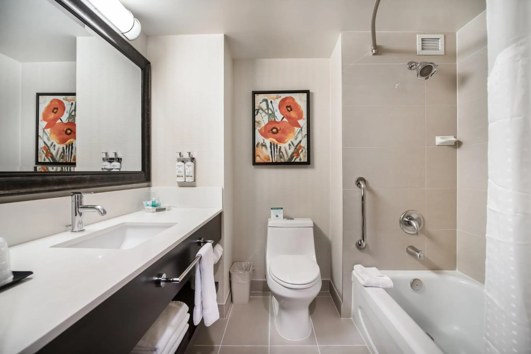 Photo of the whole room in Holiday Inn Vancouver-Centre Broadway by IHG