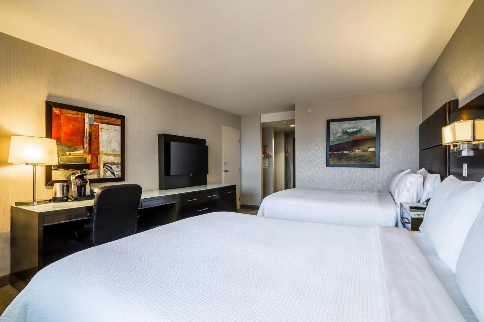 Photo of the whole room, Bed in Holiday Inn Vancouver-Centre Broadway by IHG
