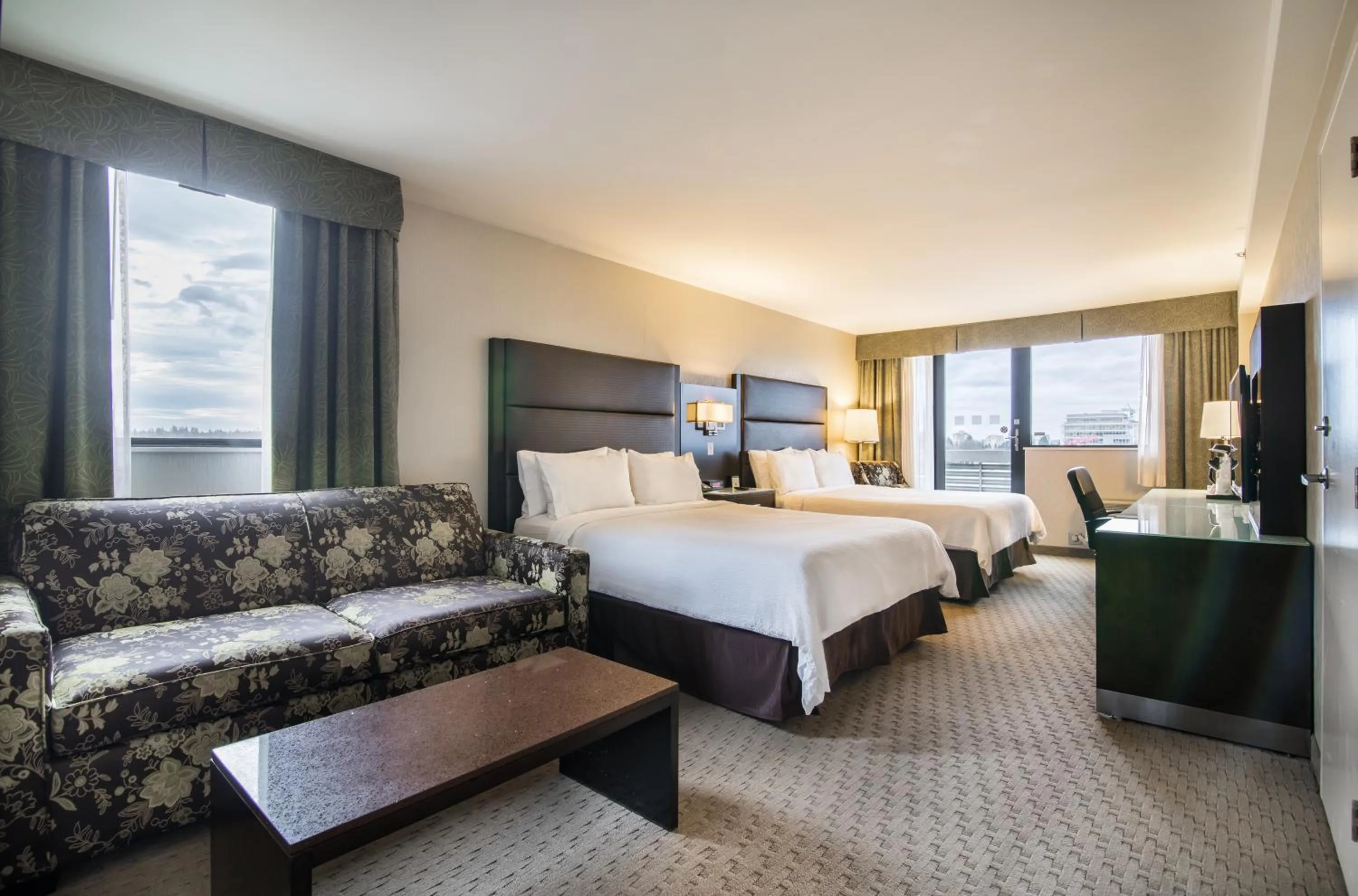 Photo of the whole room, Bed in Holiday Inn Vancouver-Centre Broadway by IHG