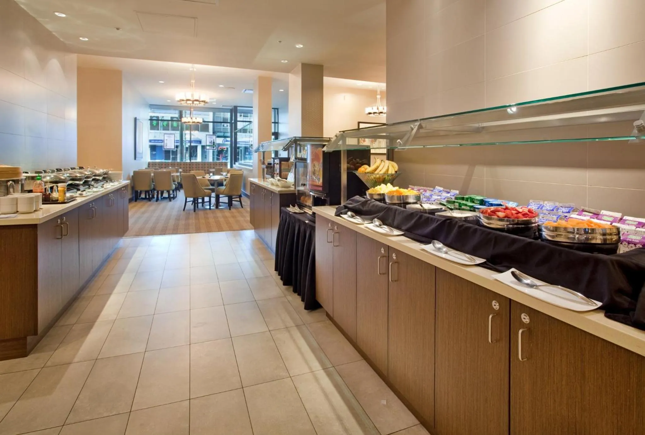 Restaurant/places to eat in Holiday Inn Vancouver-Centre Broadway by IHG