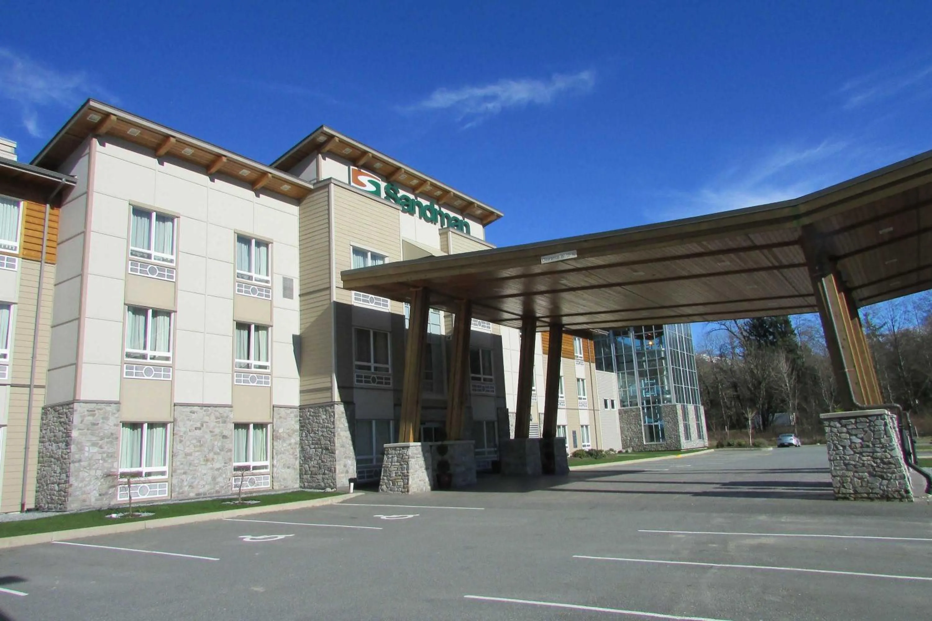 Property building in Sandman Hotel and Suites Squamish