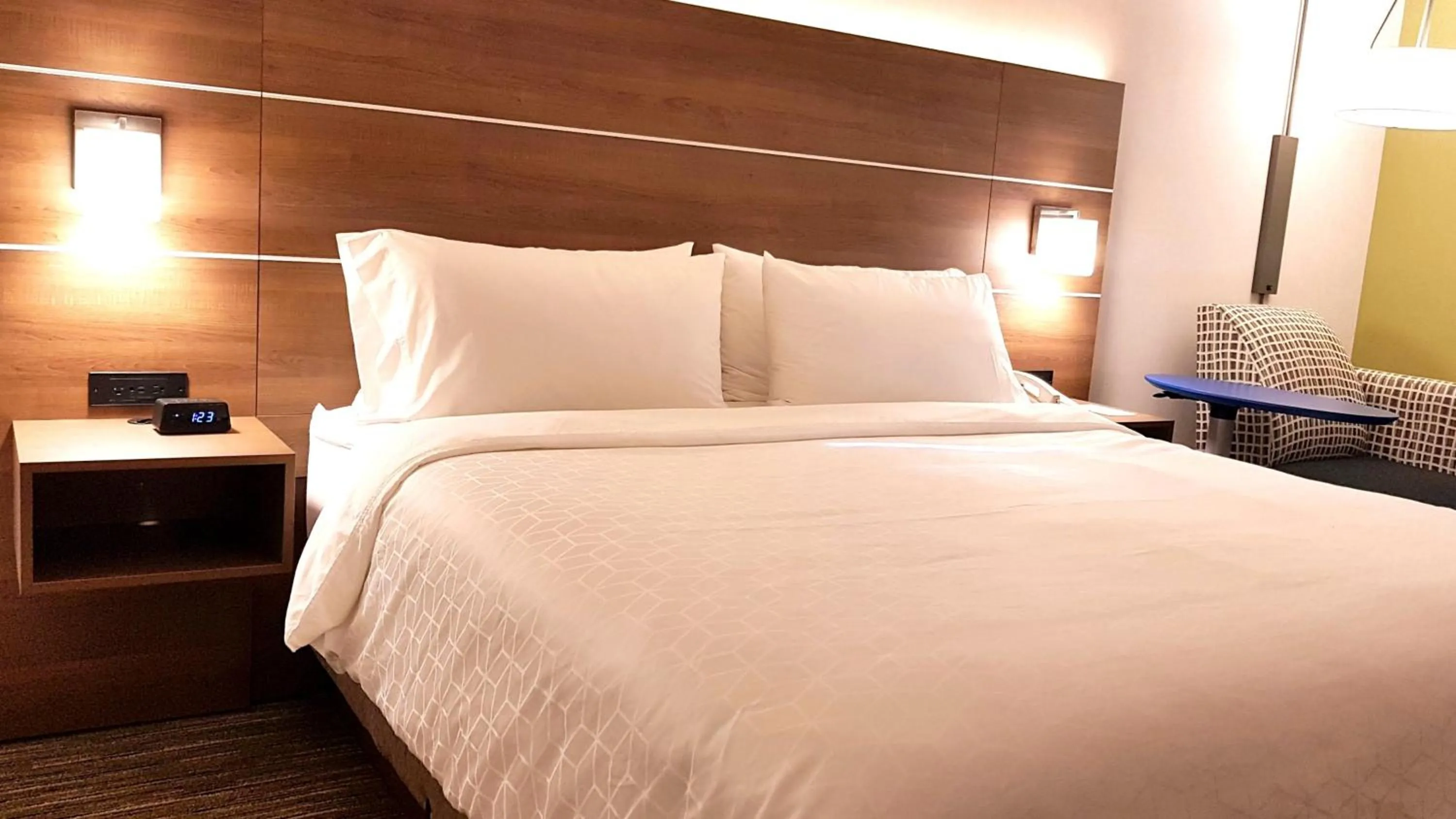 Photo of the whole room, Bed in Holiday Inn Express and Suites Surrey by IHG