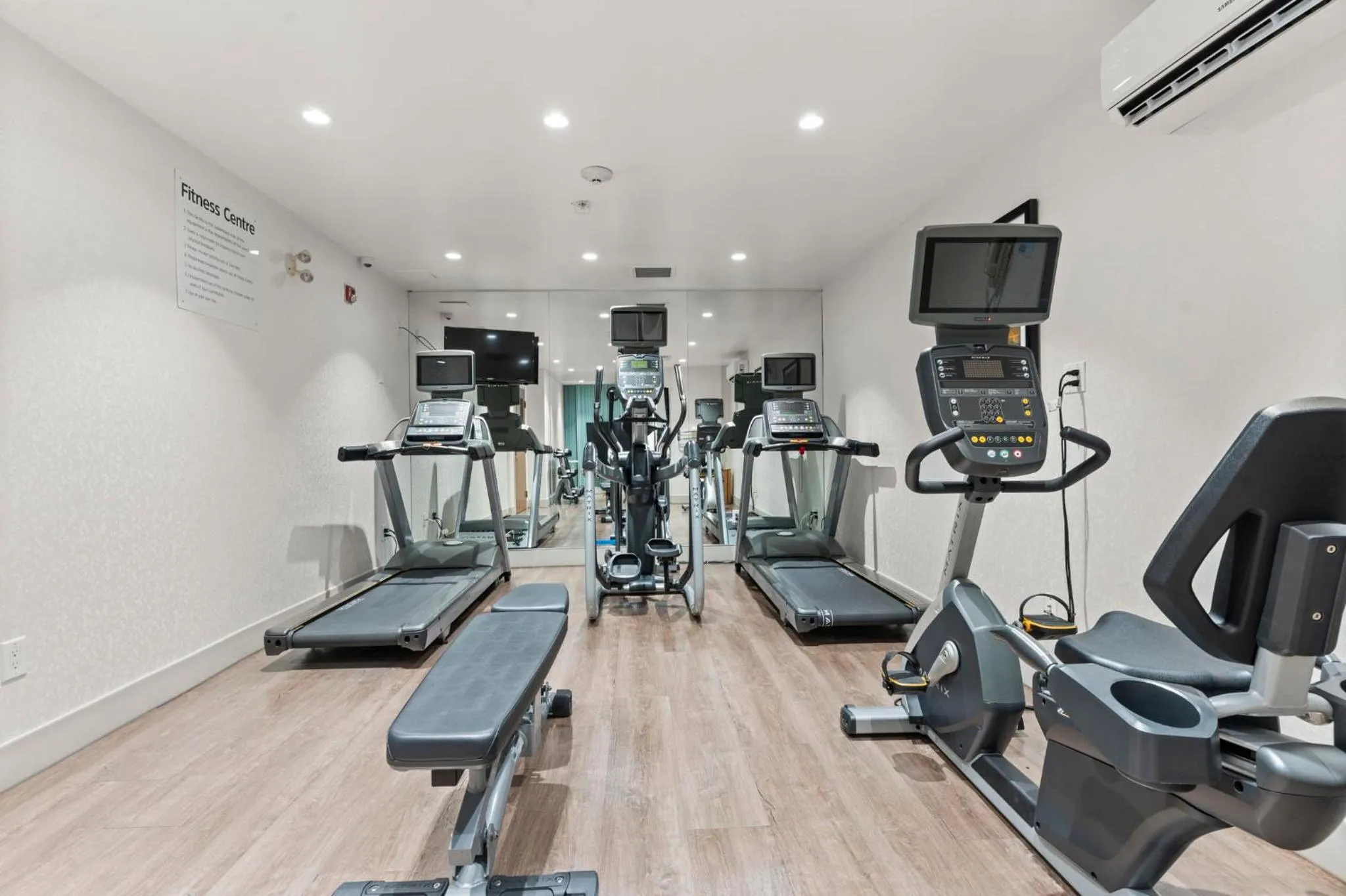 Fitness centre/facilities in Holiday Inn Express and Suites Surrey by IHG