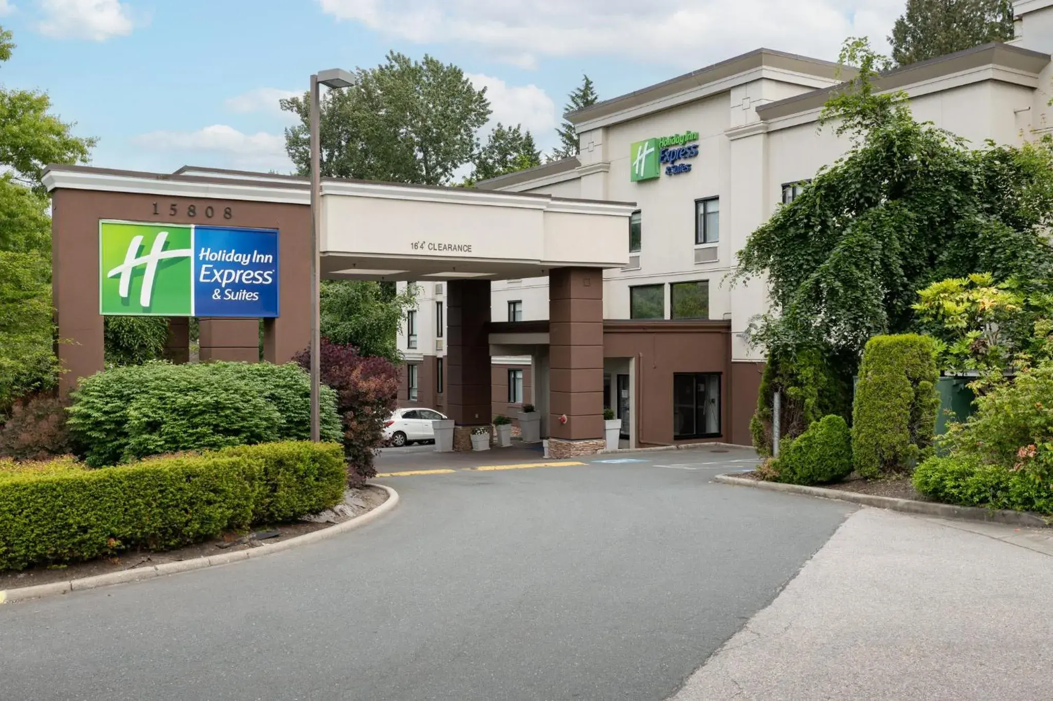 Property building in Holiday Inn Express and Suites Surrey by IHG Property building in Holiday Inn Express and Suites Surrey by IHG