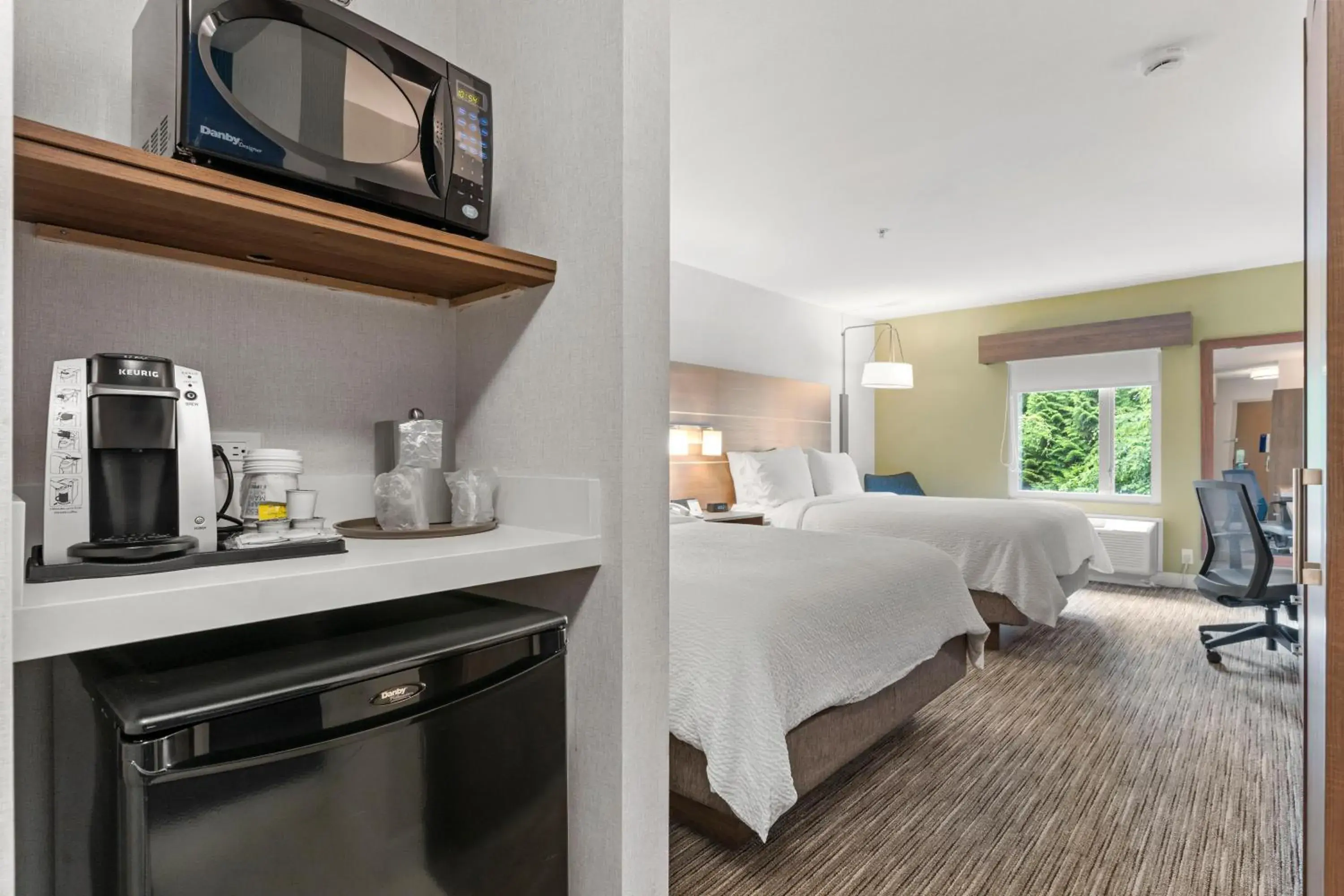 Bed in Holiday Inn Express and Suites Surrey by IHG Bed in Holiday Inn Express and Suites Surrey by IHG