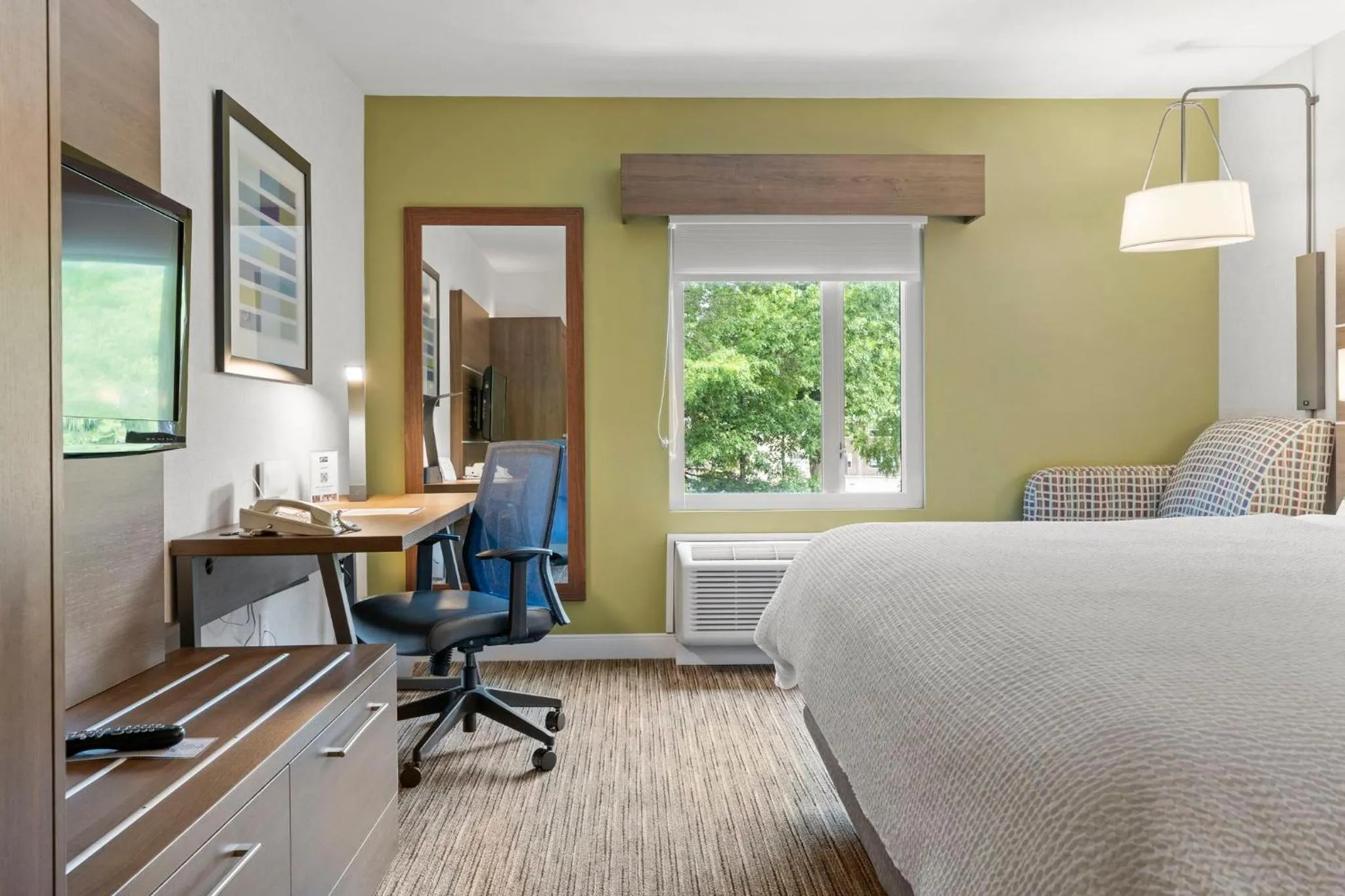 Photo of the whole room, Bed in Holiday Inn Express and Suites Surrey by IHG