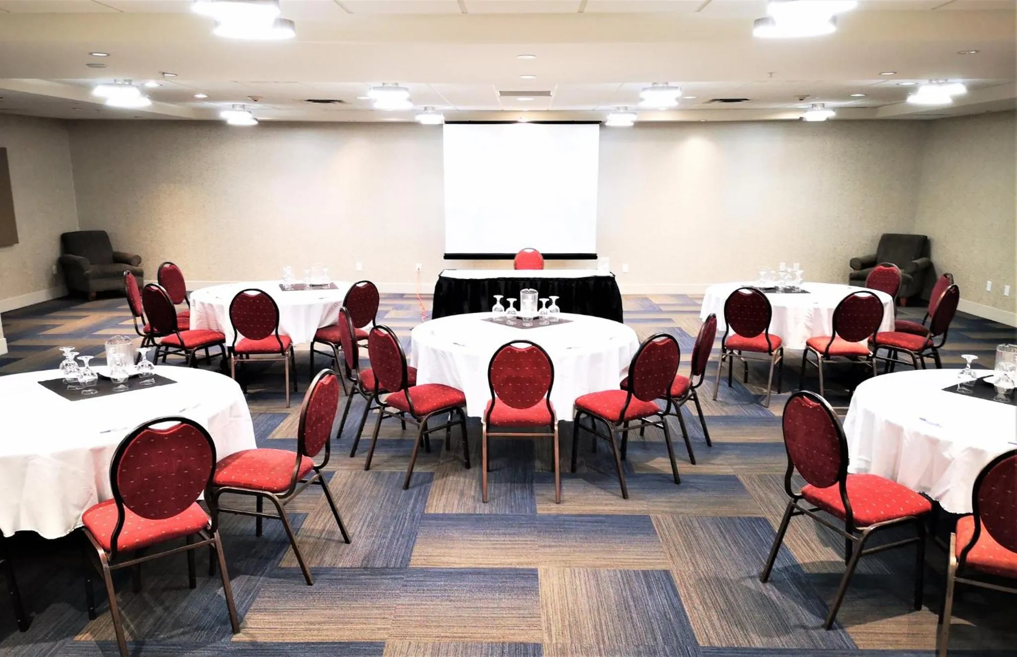 Meeting/conference room in Holiday Inn Express and Suites Surrey by IHG