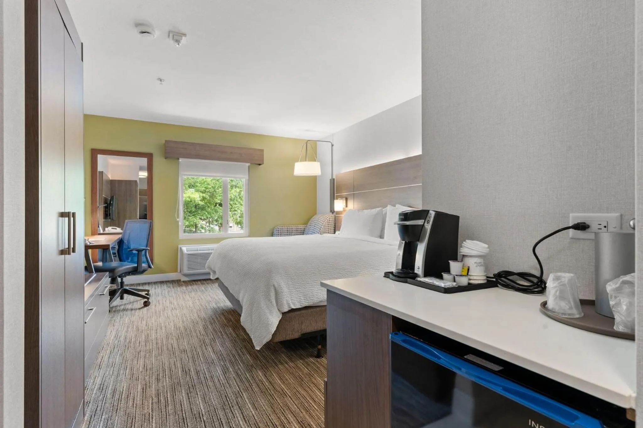 Photo of the whole room, Bed in Holiday Inn Express and Suites Surrey by IHG