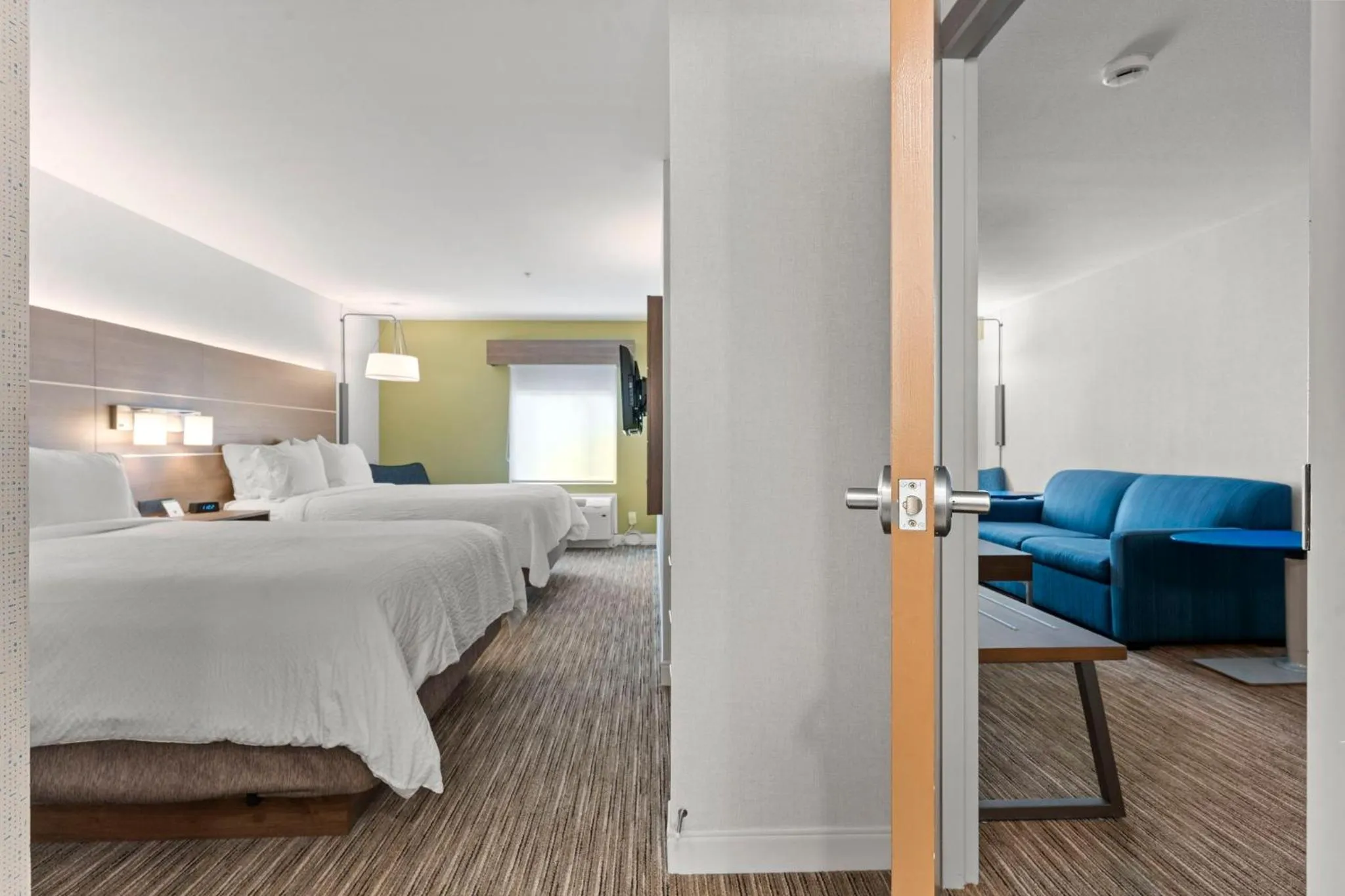 Photo of the whole room, Bed in Holiday Inn Express and Suites Surrey by IHG