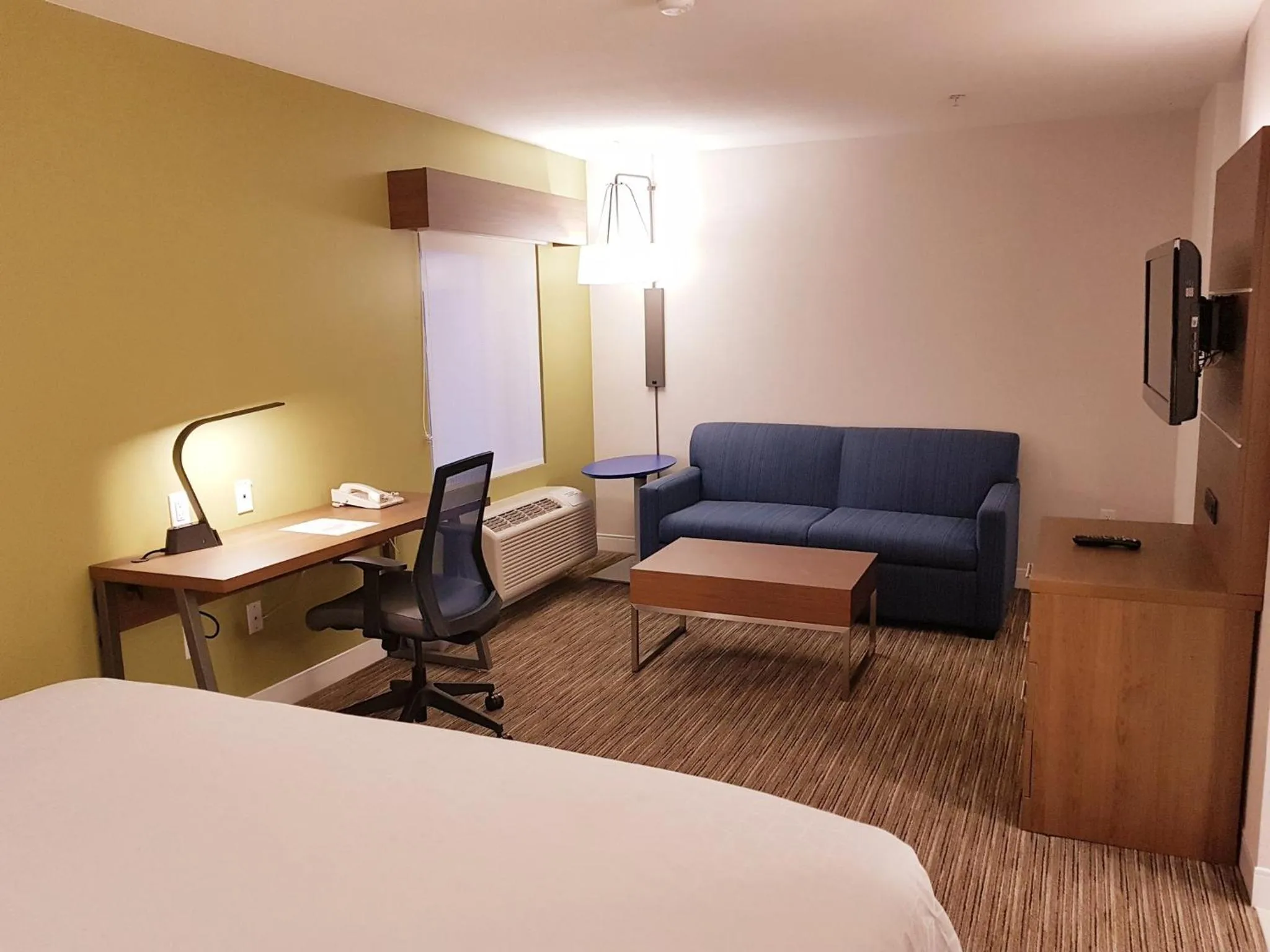 Photo of the whole room, Bed in Holiday Inn Express and Suites Surrey by IHG