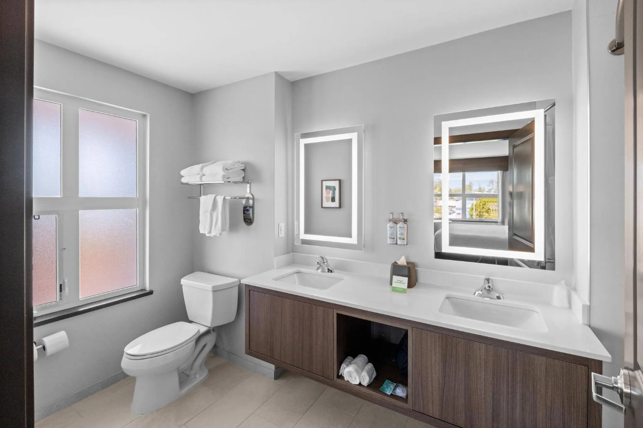 Bathroom in Holiday Inn Hotel & Suites Surrey East - Cloverdale by IHG