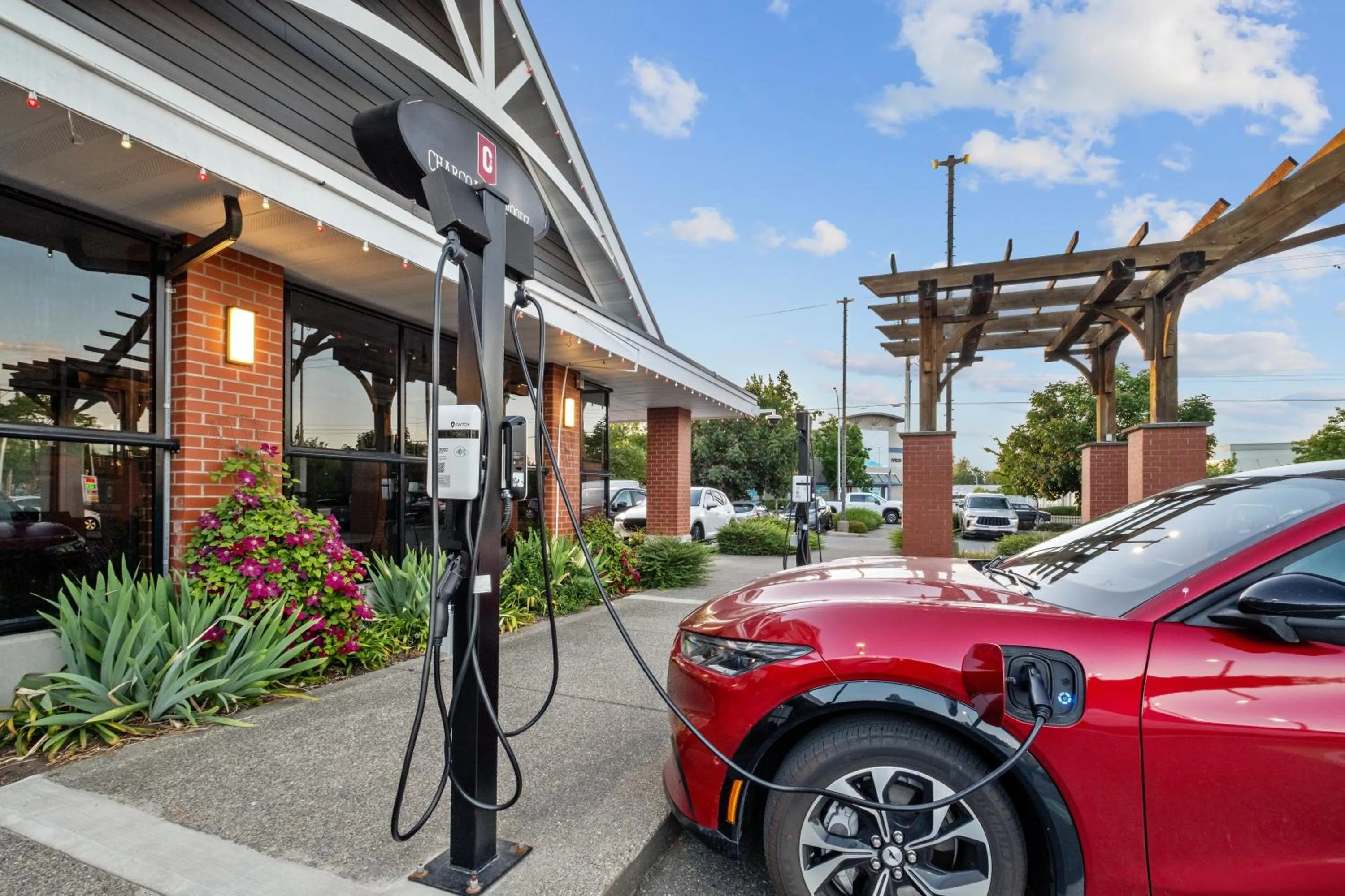 Parking in Holiday Inn Hotel & Suites Surrey East - Cloverdale by IHG