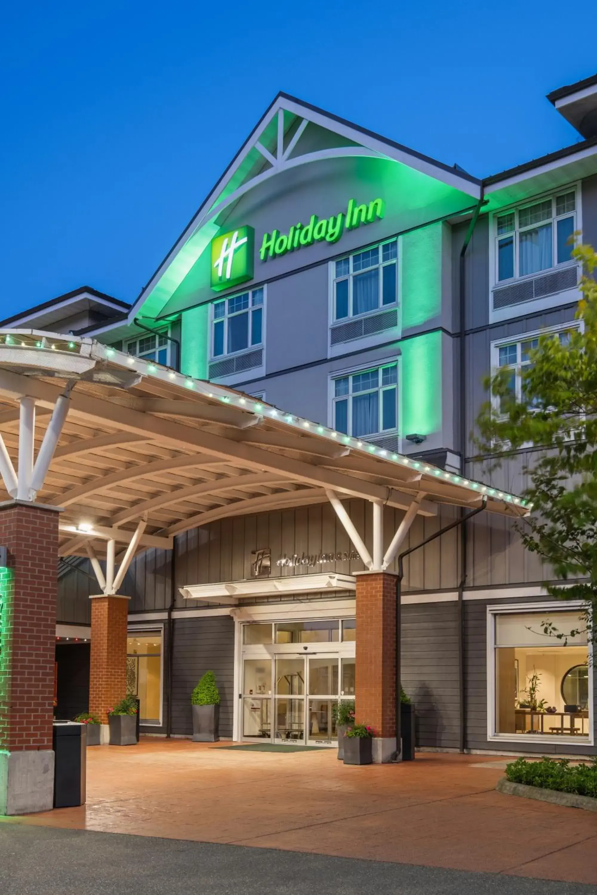 Facade/entrance in Holiday Inn Hotel & Suites Surrey East - Cloverdale by IHG Facade/entrance in Holiday Inn Hotel & Suites Surrey East - Cloverdale by IHG