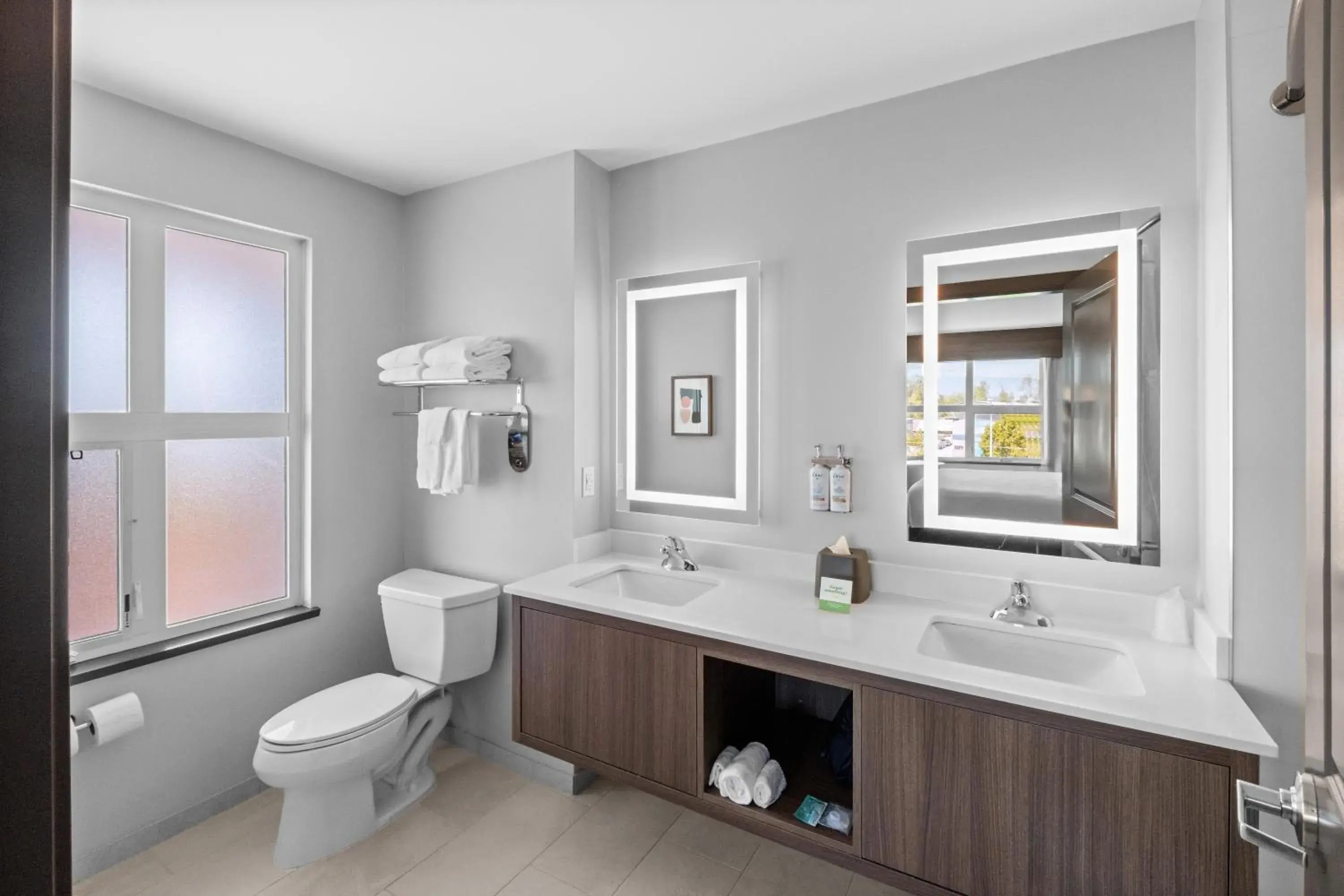 Bathroom in Holiday Inn Hotel & Suites Surrey East - Cloverdale by IHG Bathroom in Holiday Inn Hotel & Suites Surrey East - Cloverdale by IHG