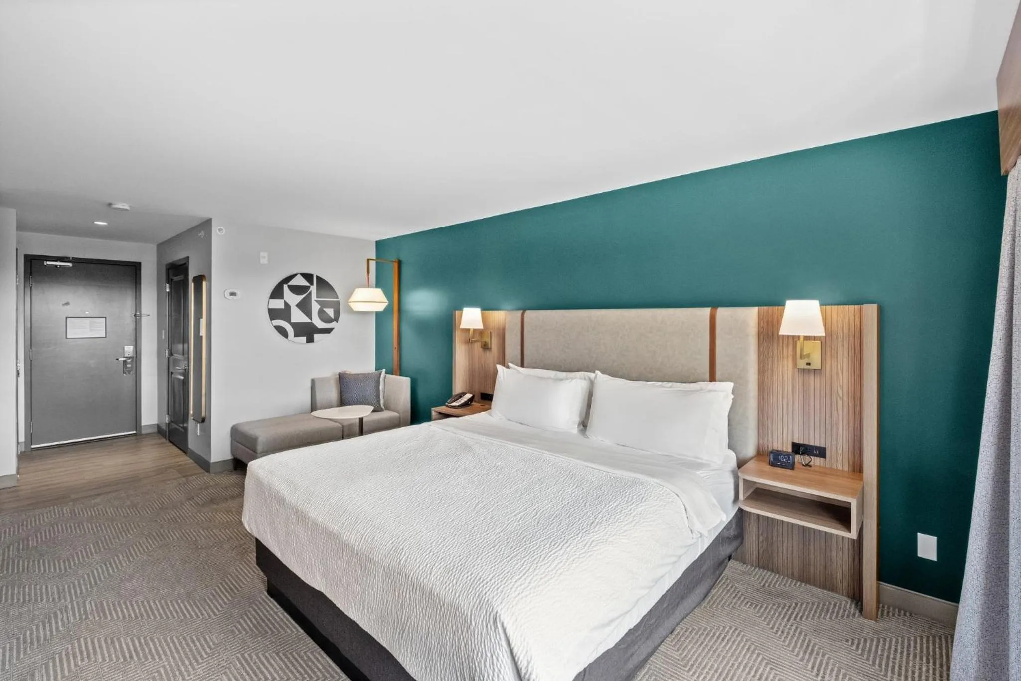 Photo of the whole room, Bed in Holiday Inn Hotel & Suites Surrey East - Cloverdale by IHG