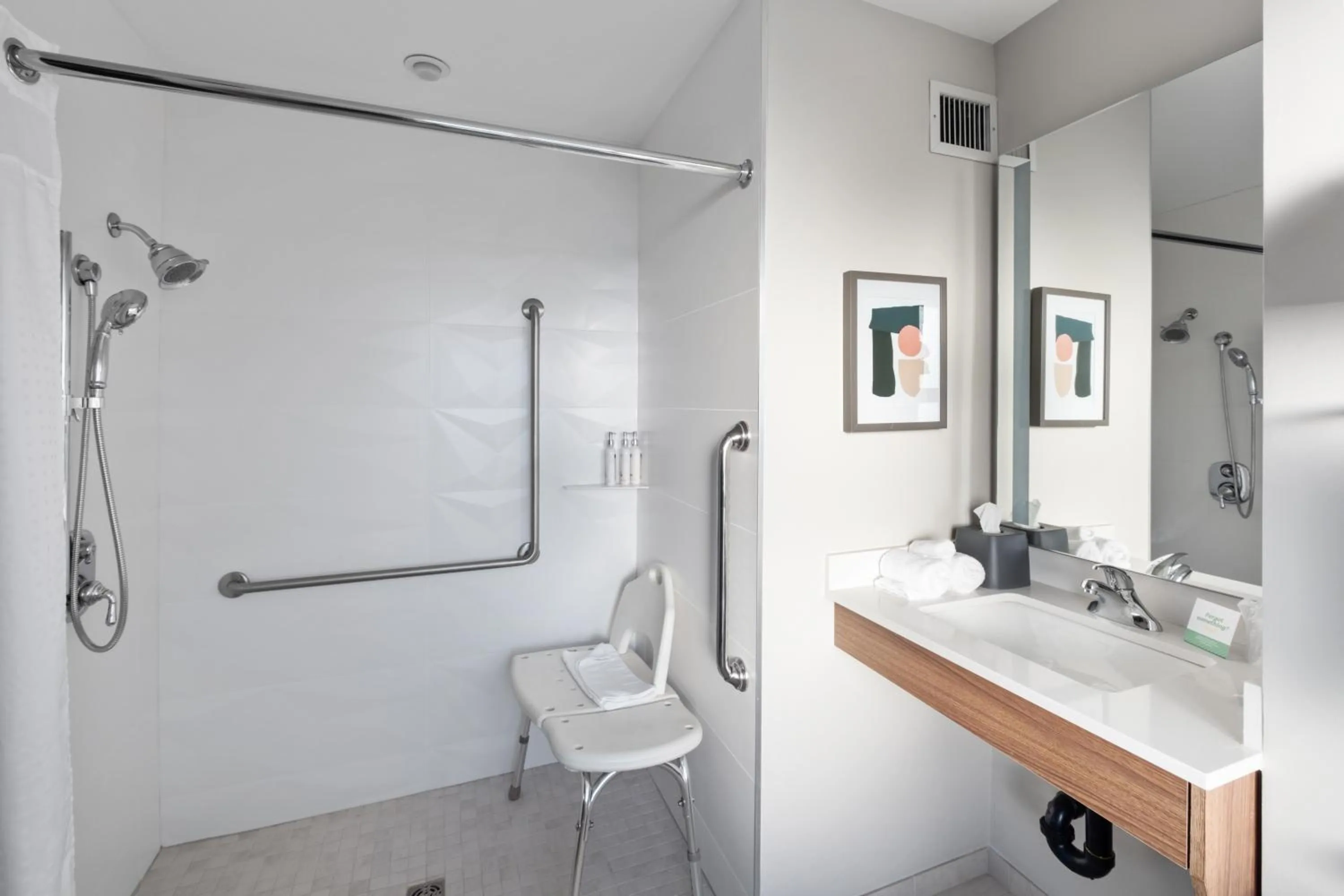Bathroom in Holiday Inn Hotel & Suites Surrey East - Cloverdale by IHG