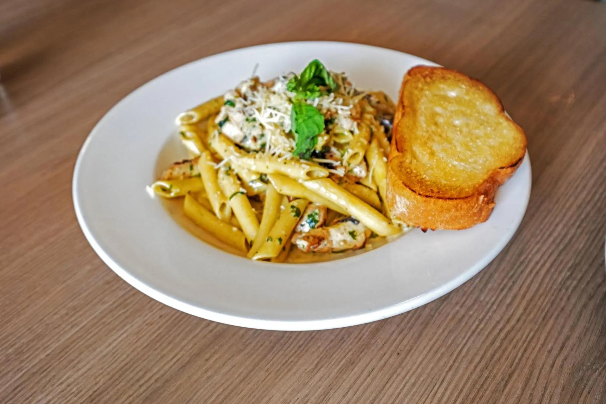 Restaurant/places to eat in Holiday Inn Hotel & Suites Surrey East - Cloverdale by IHG