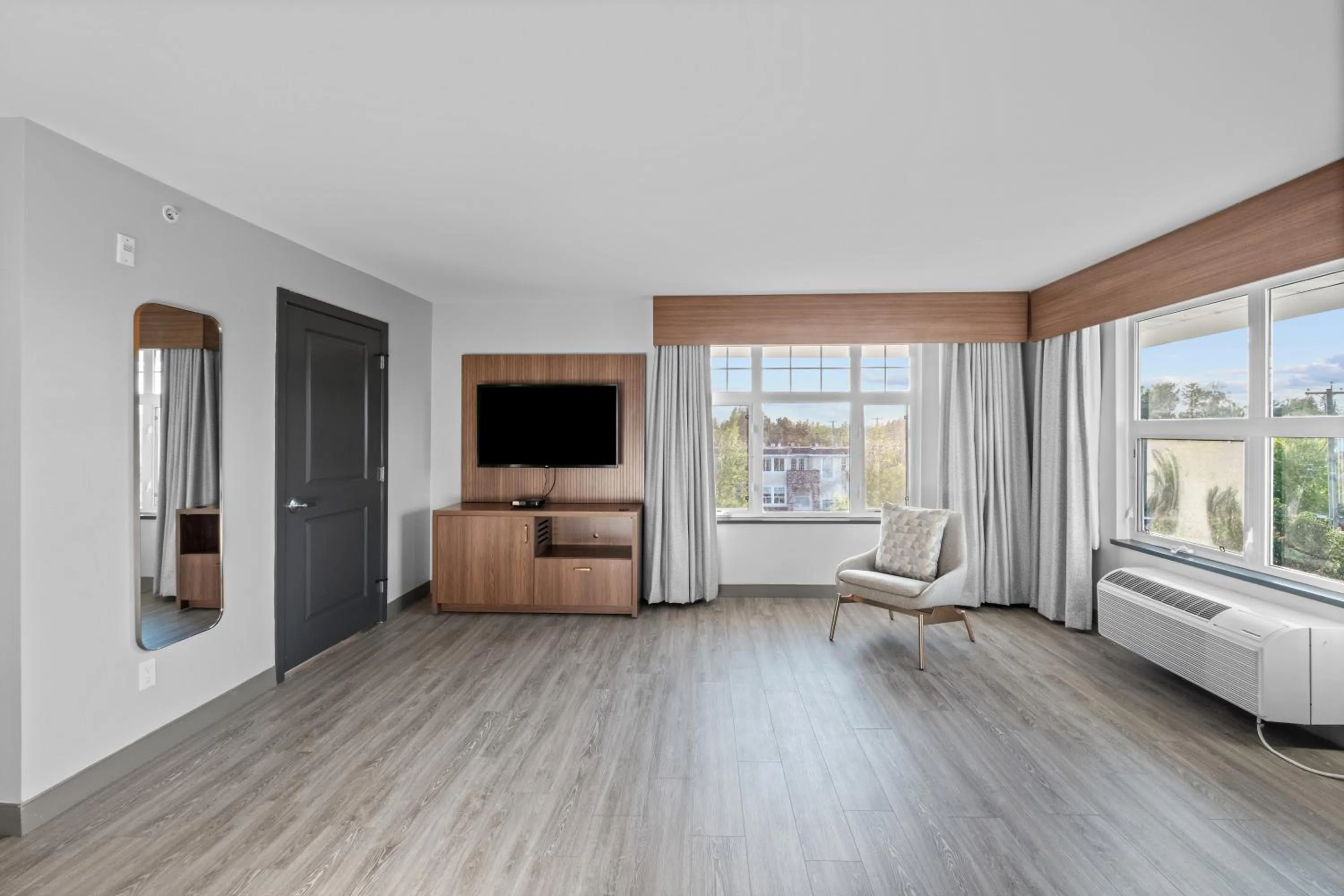 Living room in Holiday Inn Hotel & Suites Surrey East - Cloverdale by IHG