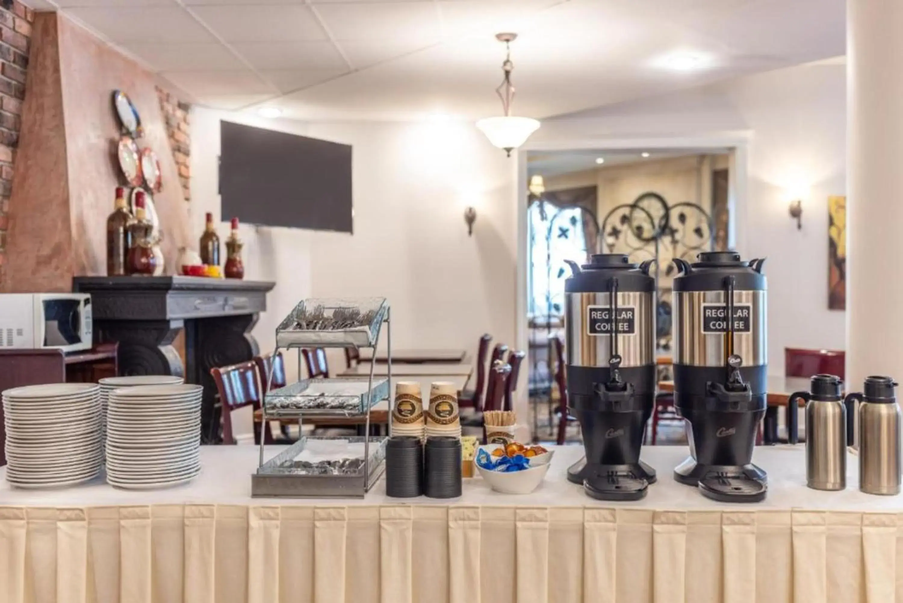 Breakfast in Atrium Hotel Vancouver Breakfast in Atrium Hotel Vancouver