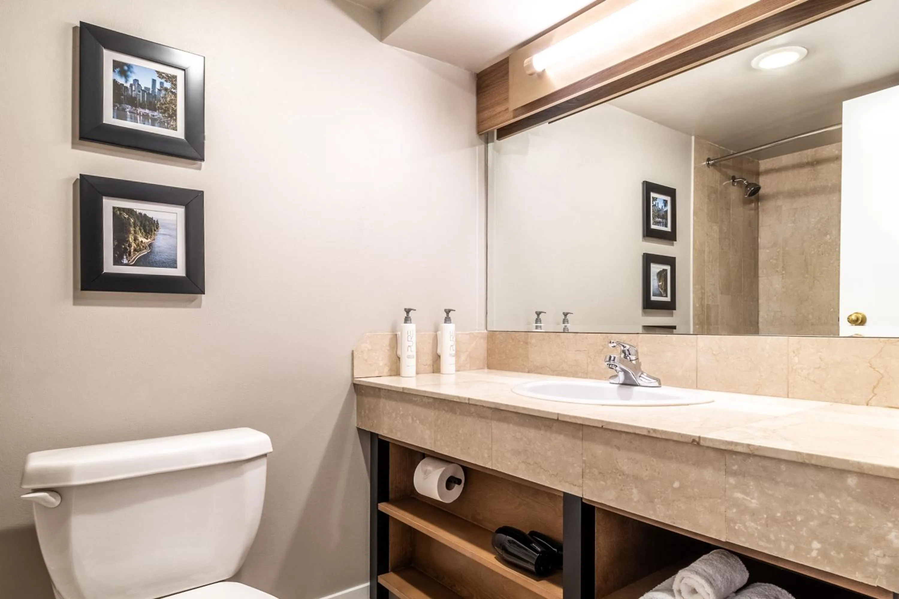 Toilet in Atrium Hotel Vancouver