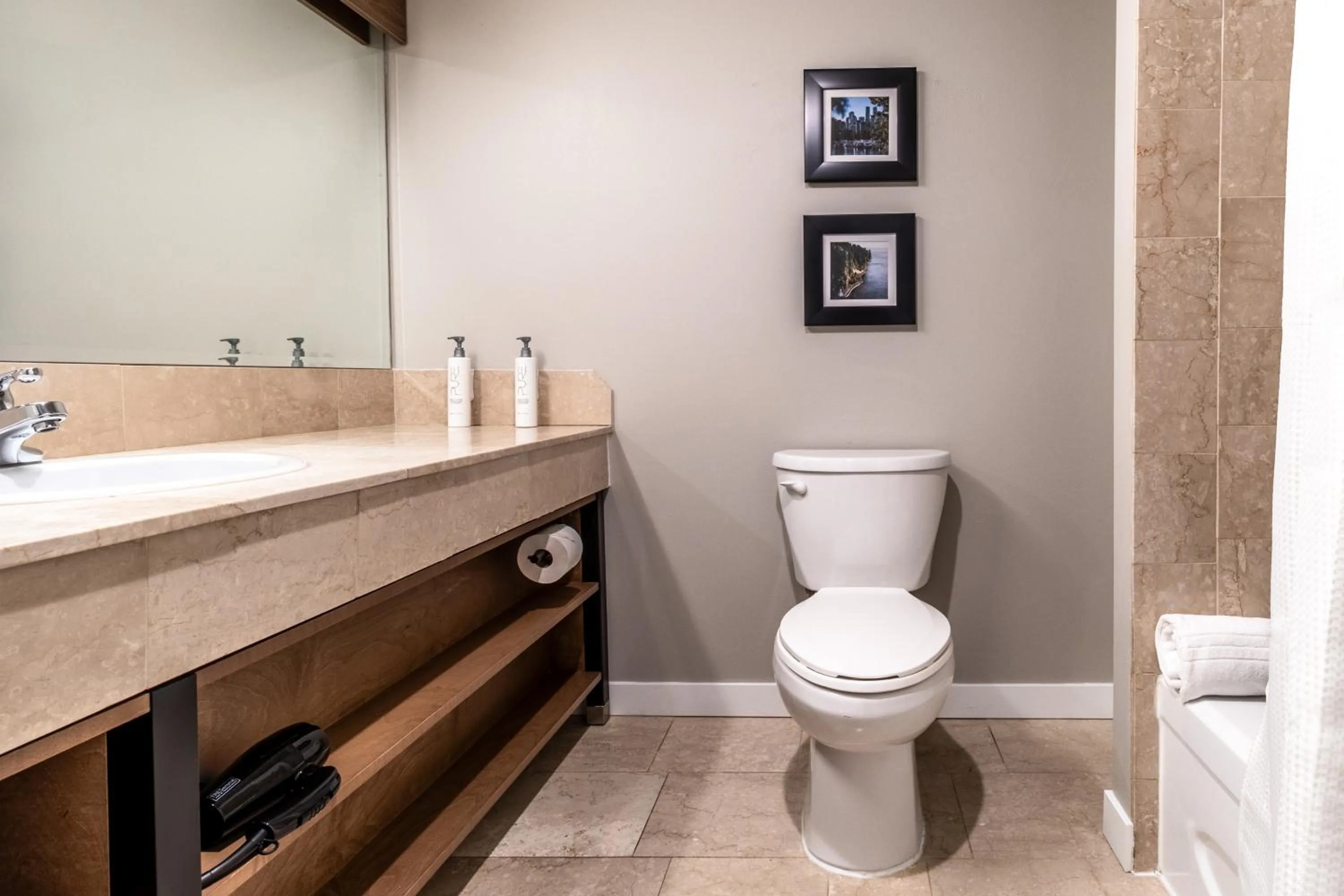 Toilet in Atrium Hotel Vancouver