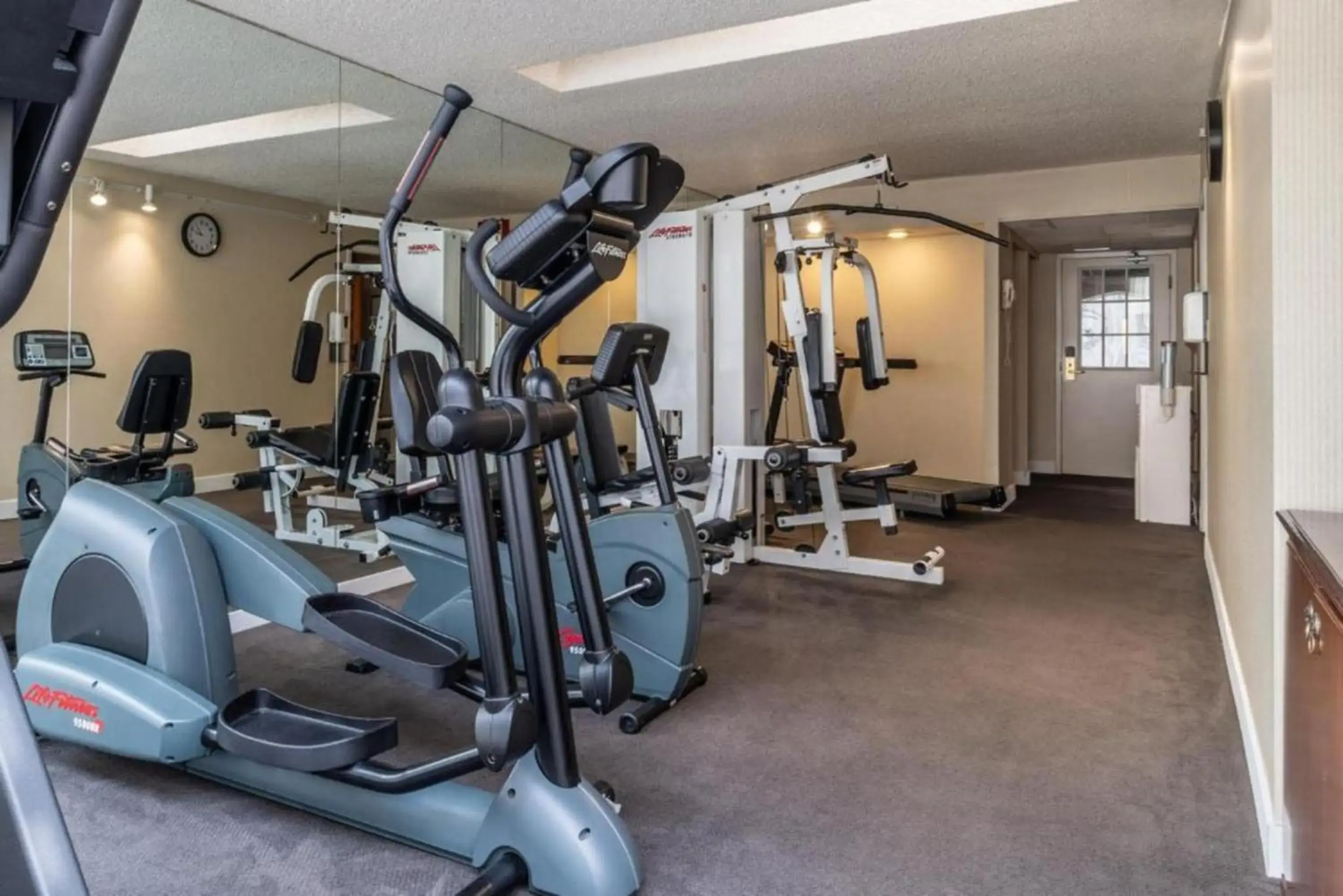 Fitness centre/facilities in Atrium Hotel Vancouver Fitness centre/facilities in Atrium Hotel Vancouver
