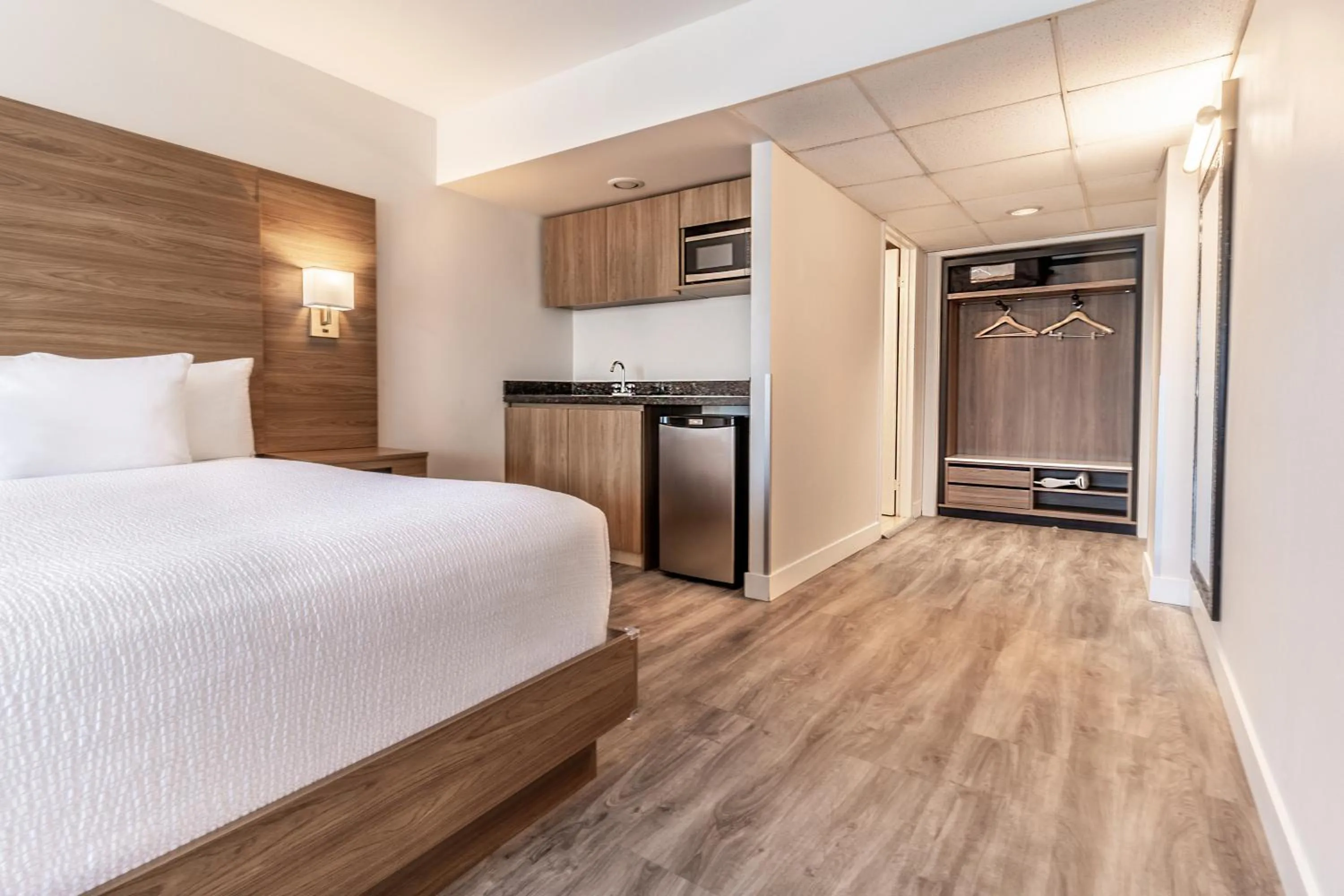 Bed in Atrium Hotel Vancouver