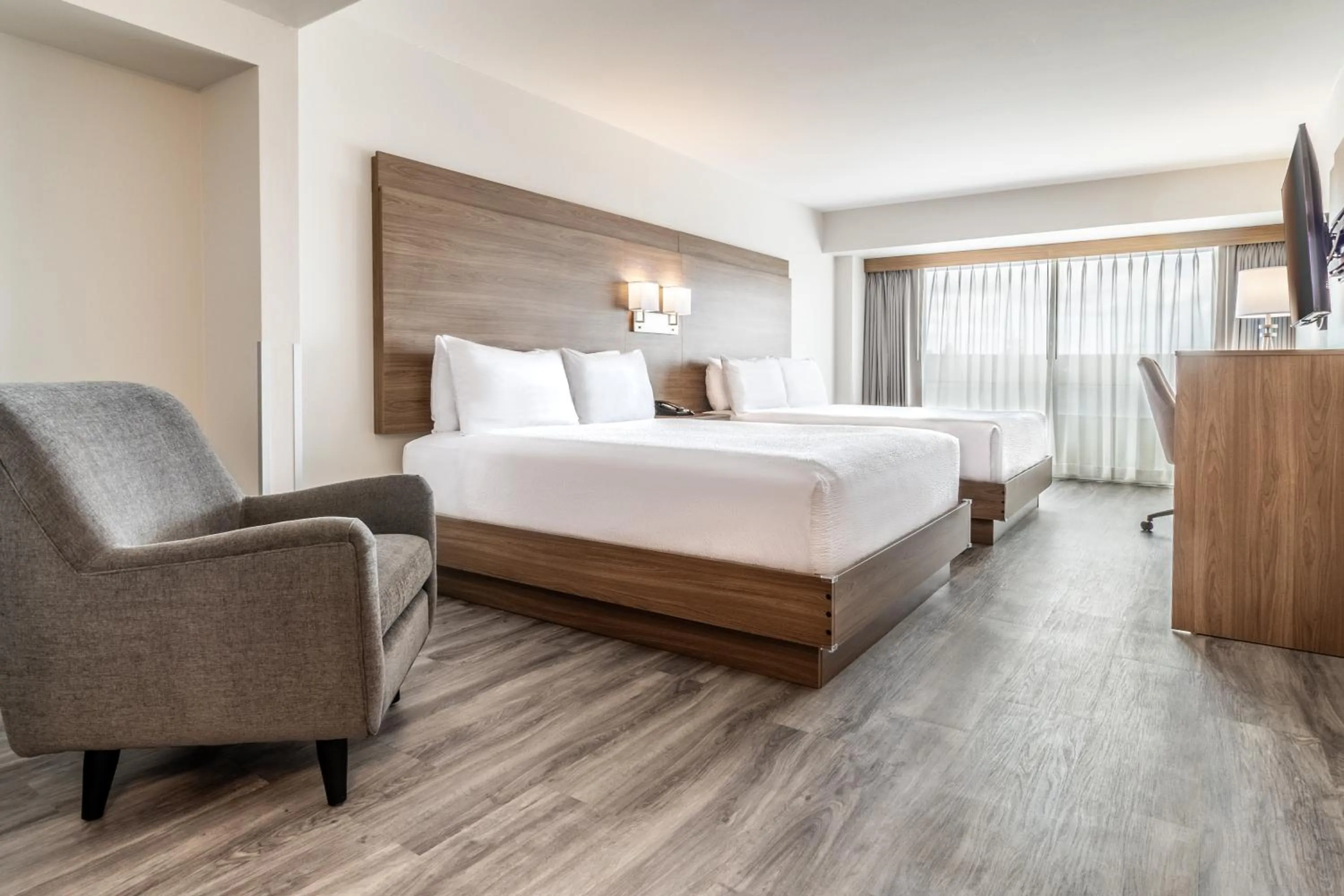 Bedroom, Bed in Atrium Hotel Vancouver