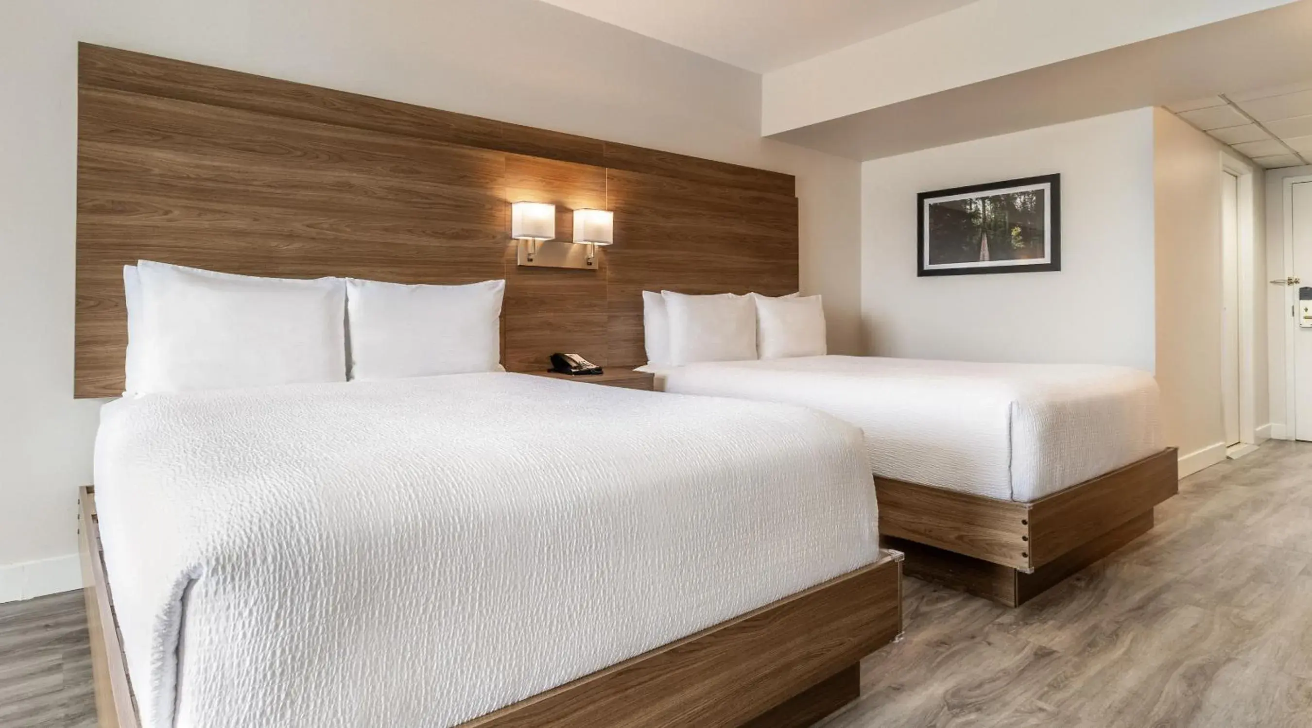 Bedroom, Bed in Atrium Hotel Vancouver Bedroom, Bed in Atrium Hotel Vancouver