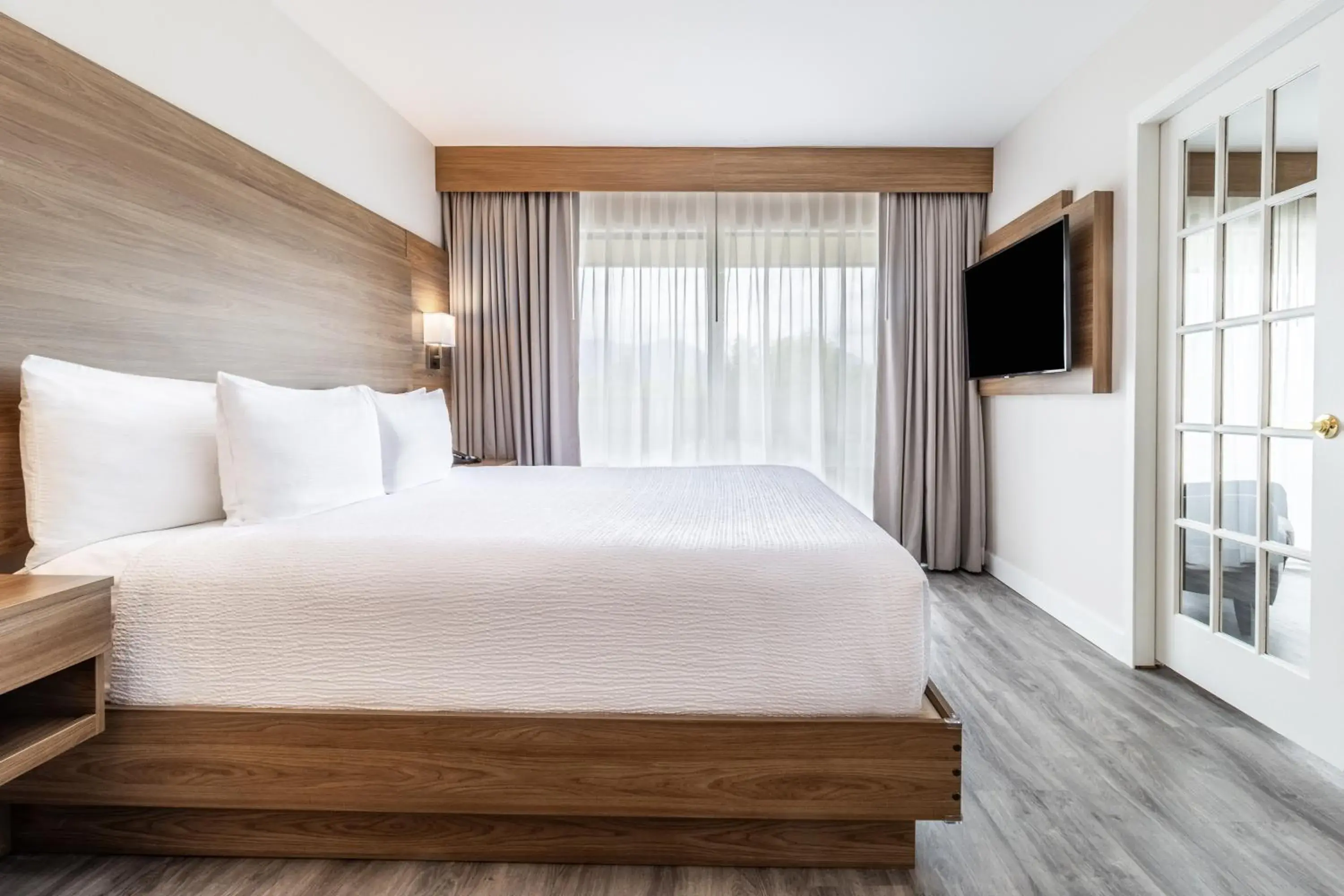 King Suite w/kitchenette & Sofa Bed in Atrium Hotel Vancouver King Suite w/kitchenette & Sofa Bed in Atrium Hotel Vancouver