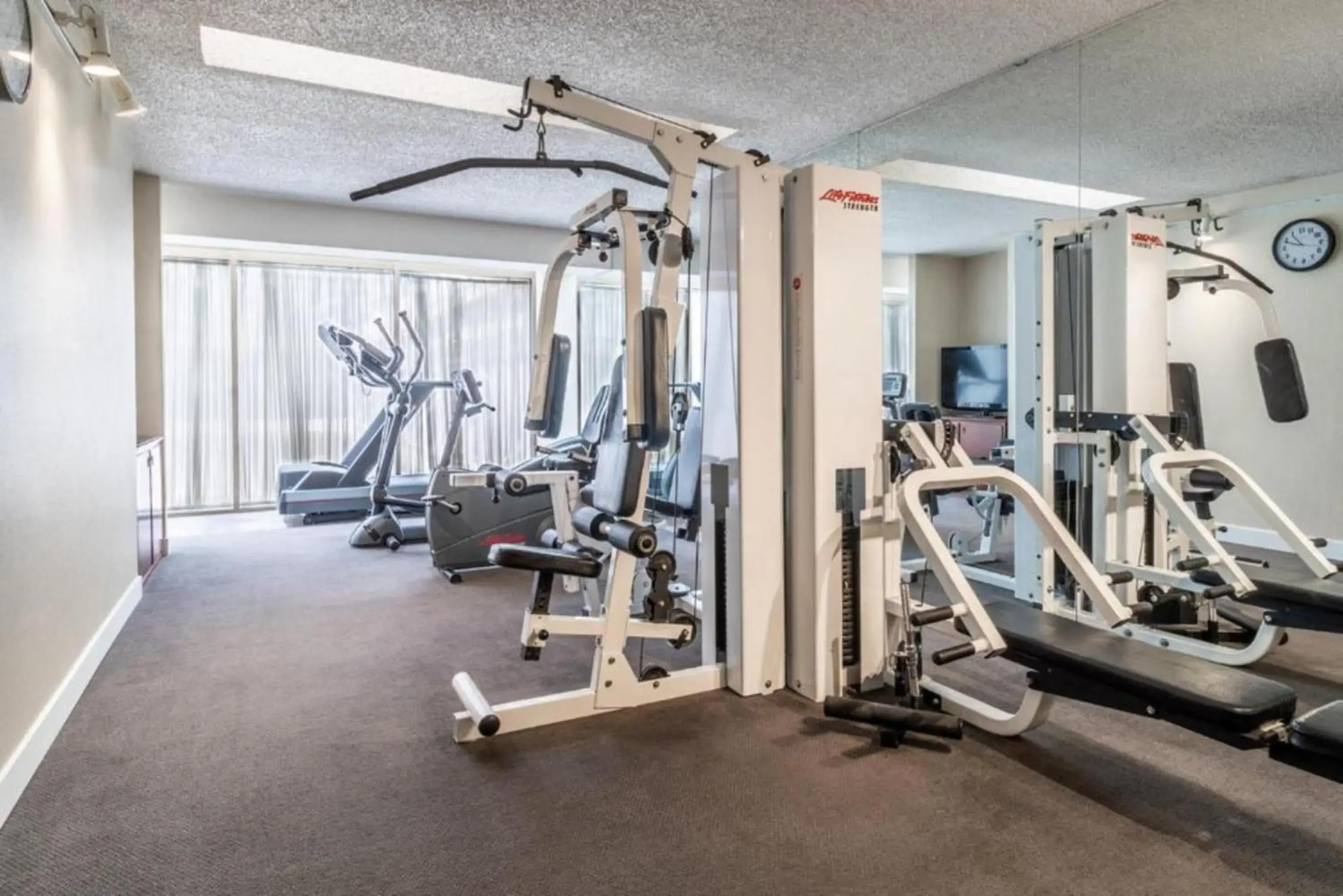 Fitness centre/facilities in Atrium Hotel Vancouver Fitness centre/facilities in Atrium Hotel Vancouver