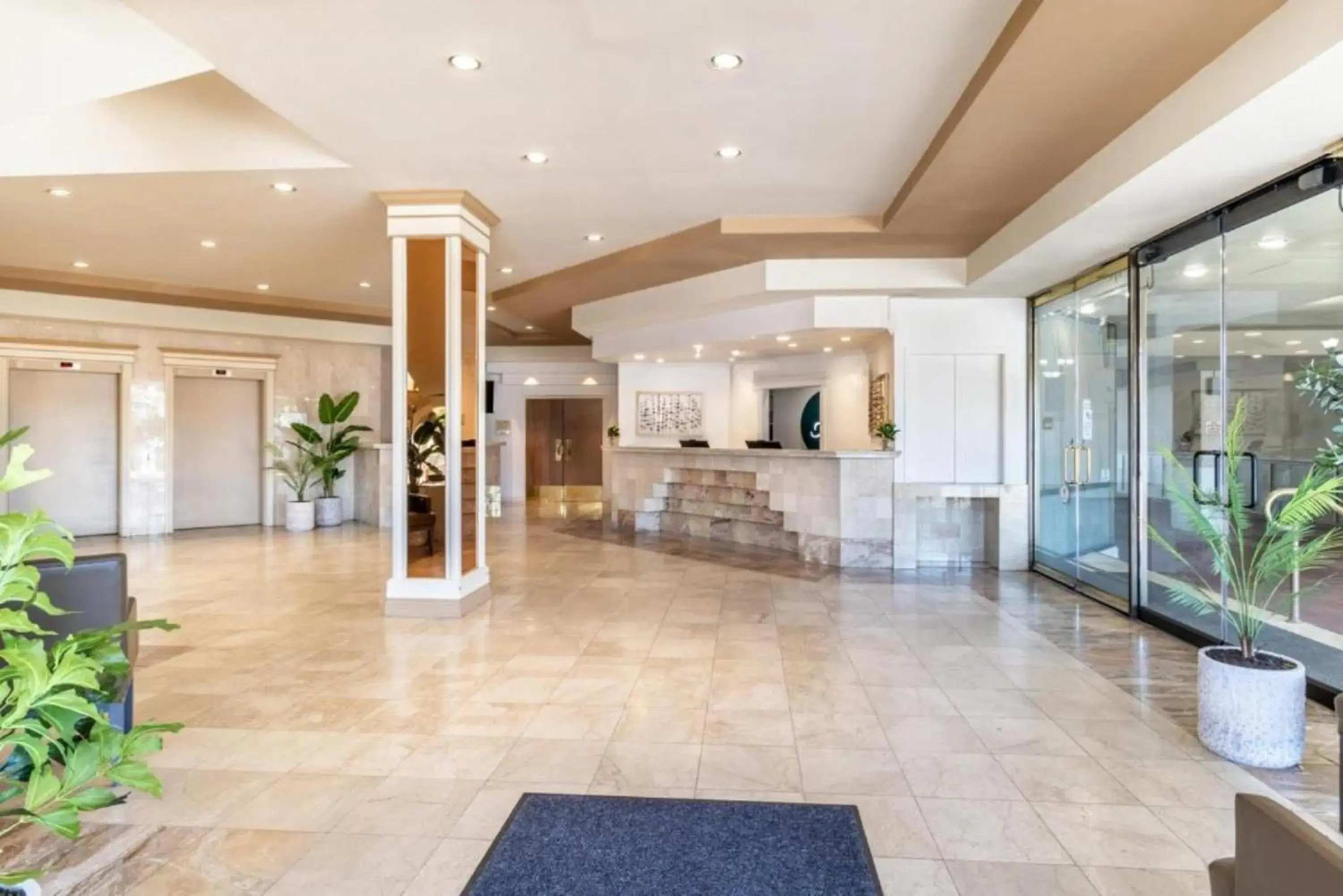 Lobby or reception in Atrium Hotel Vancouver Lobby or reception in Atrium Hotel Vancouver