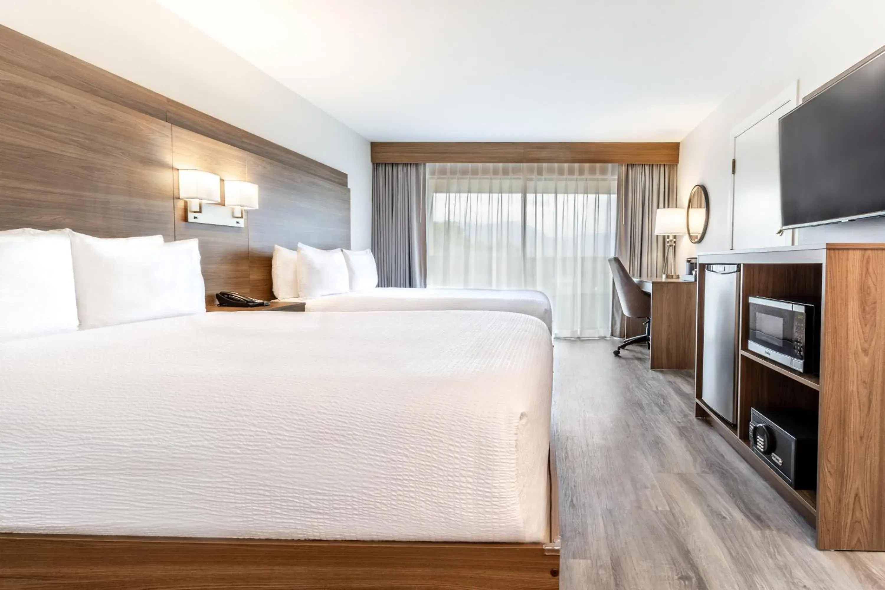 Two Queen Beds in Atrium Hotel Vancouver Two Queen Beds in Atrium Hotel Vancouver