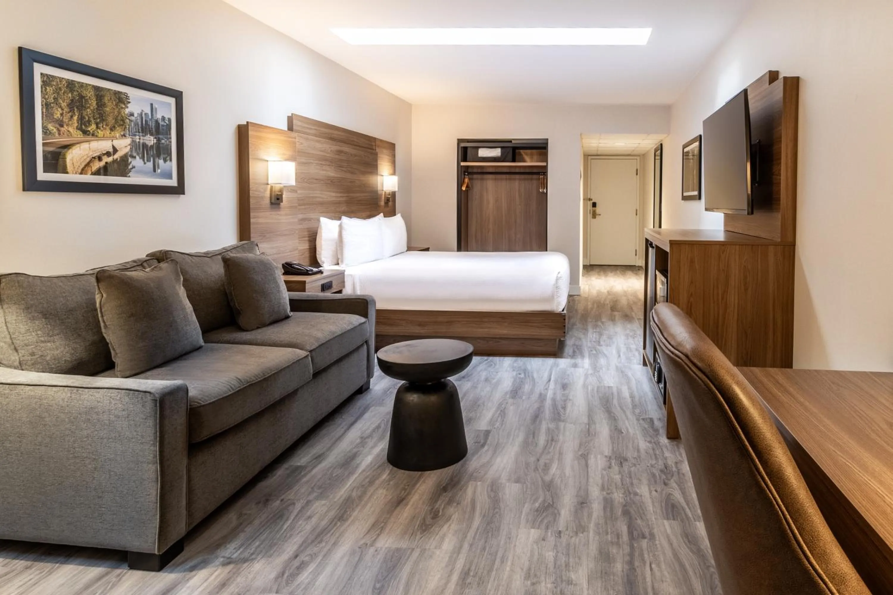 Bedroom, Bed in Atrium Hotel Vancouver