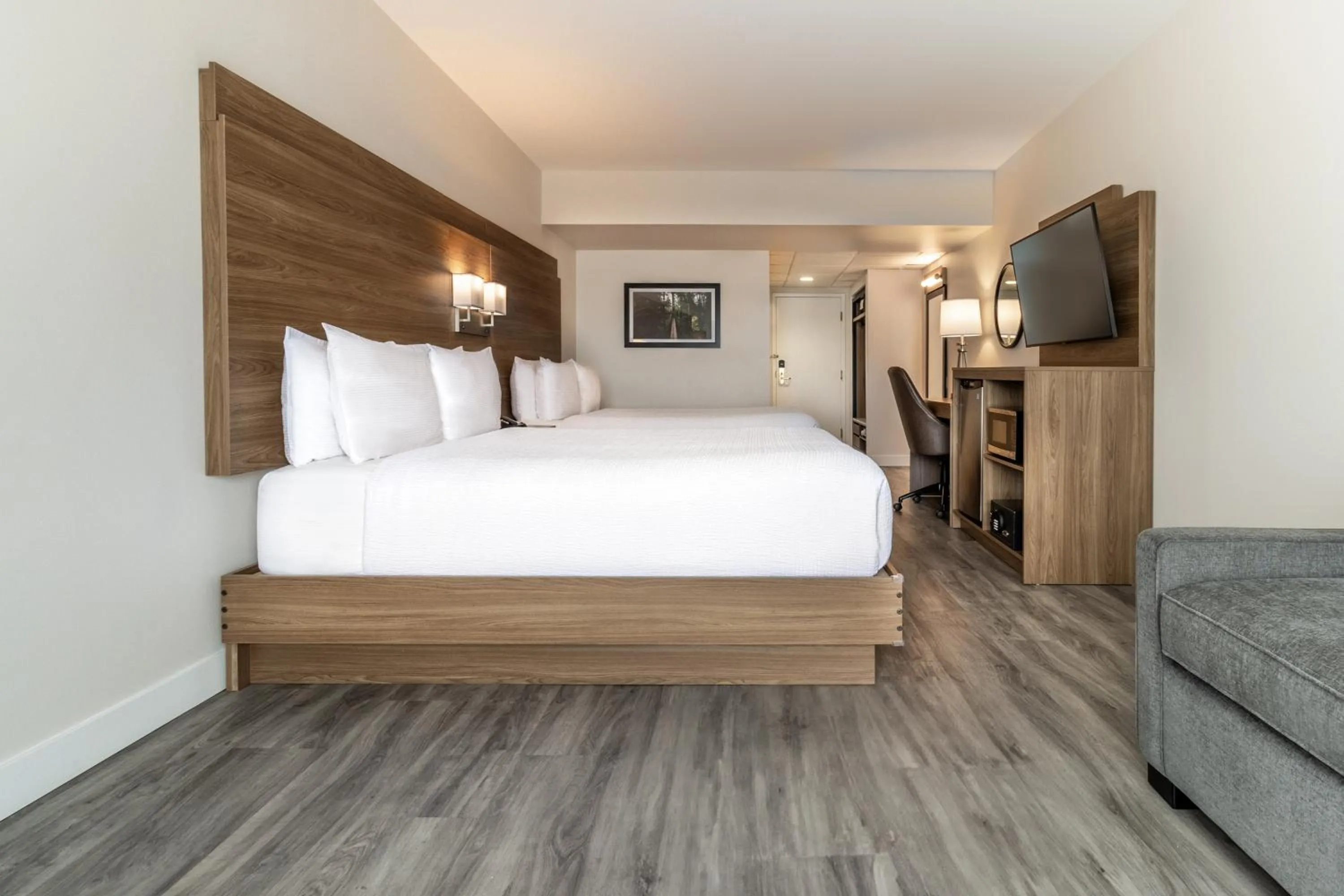 Bed in Atrium Hotel Vancouver