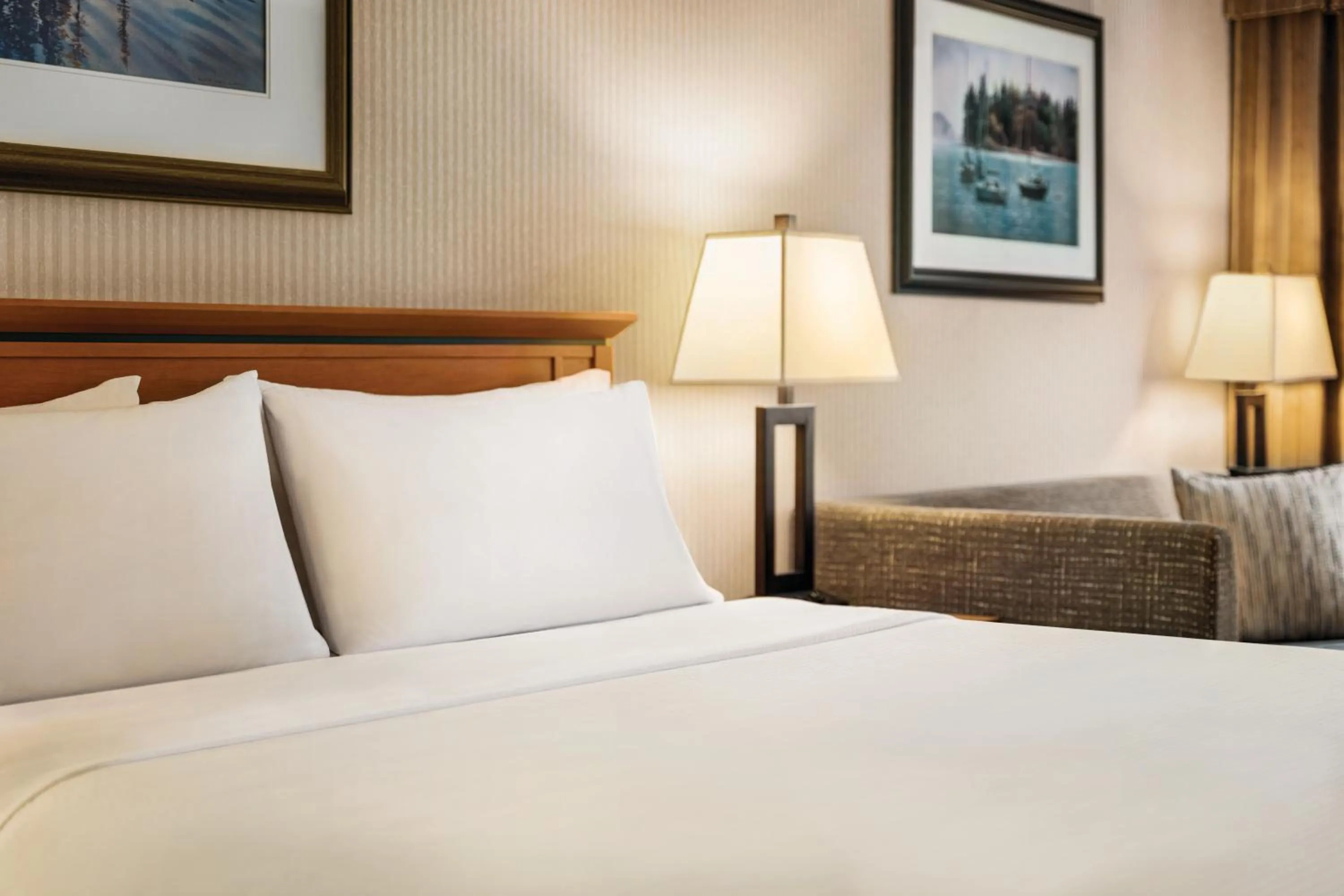 Bed in Holiday Inn & Suites North Vancouver by IHG
