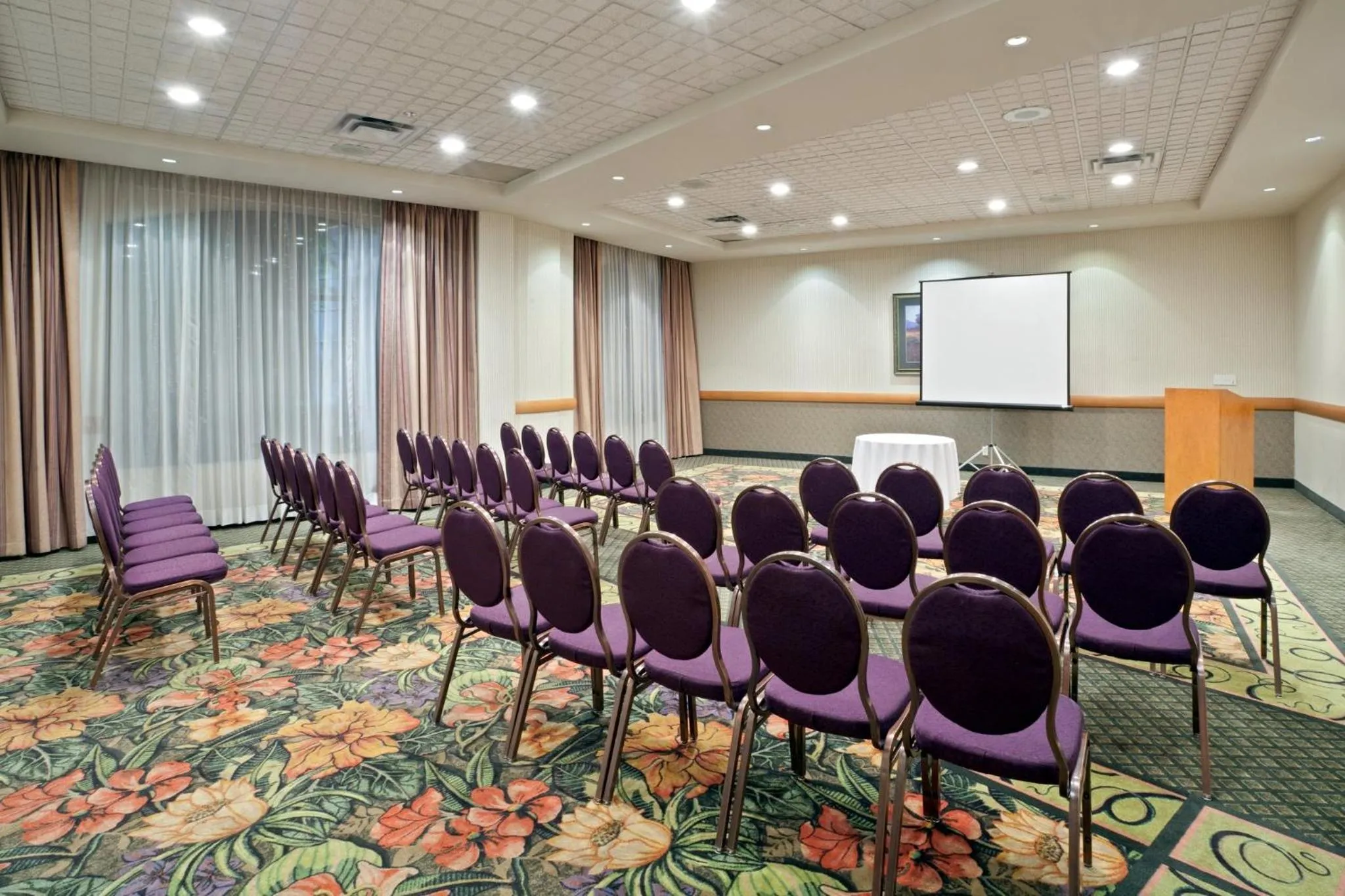 Meeting/conference room in Holiday Inn & Suites North Vancouver by IHG