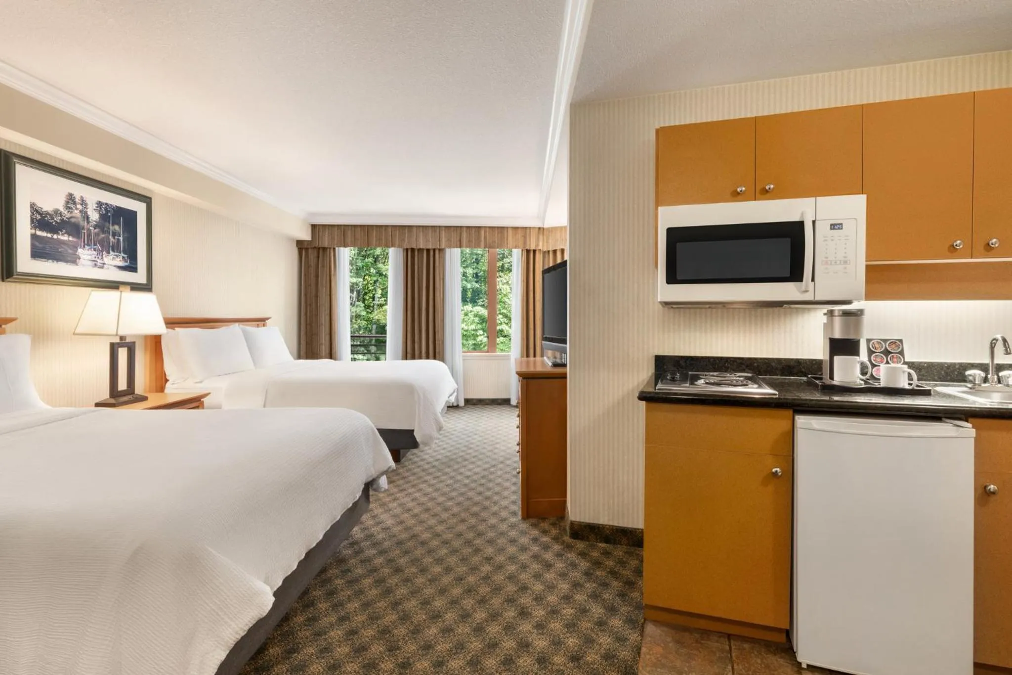 Photo of the whole room, Bed in Holiday Inn & Suites North Vancouver by IHG